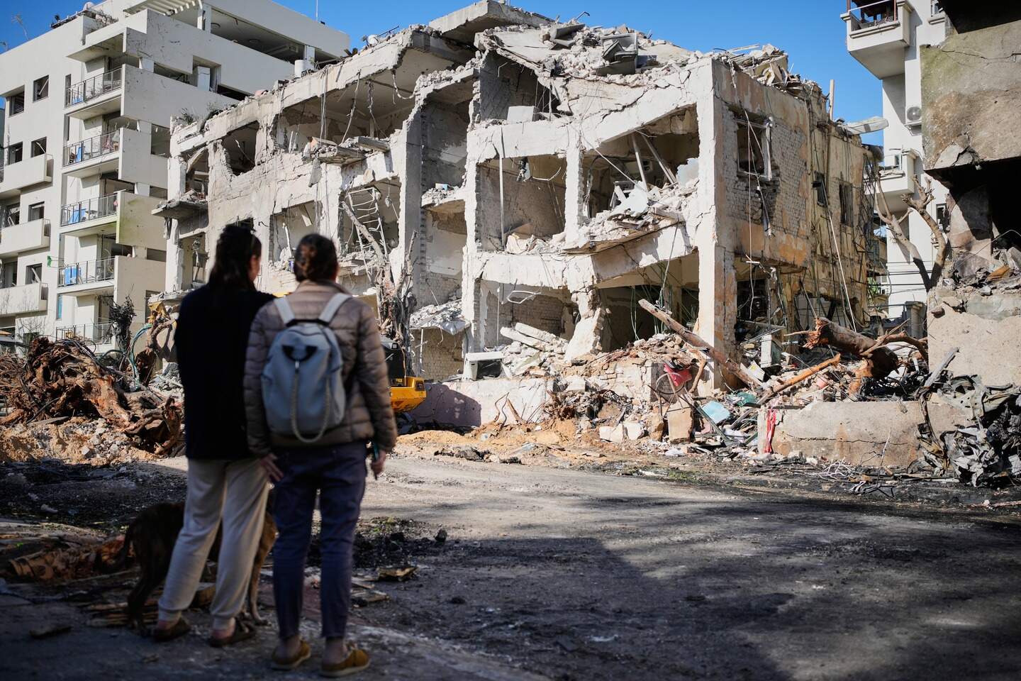 Schade in Tel Aviv door een Iraanse raketaanval. 