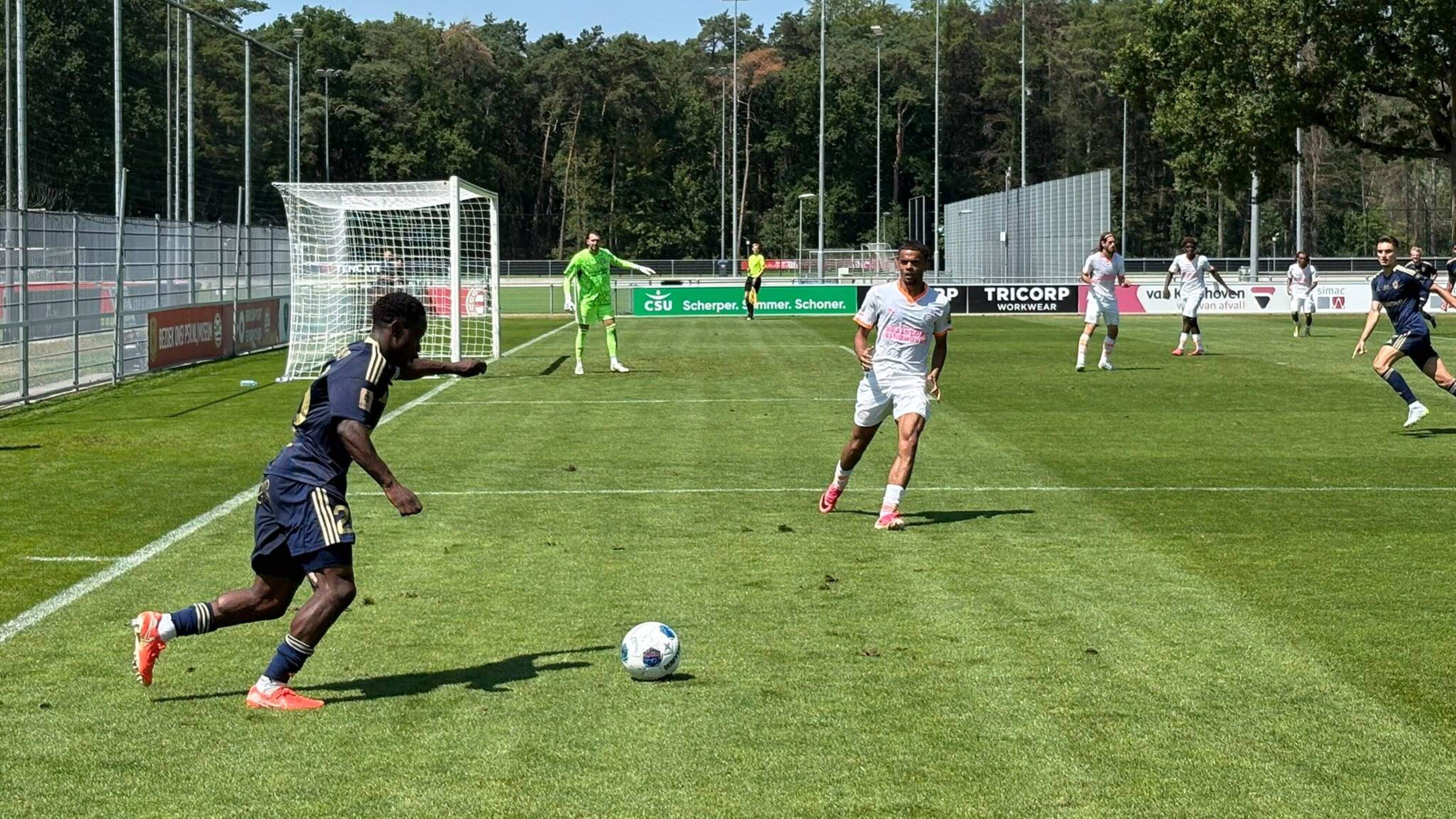 PSV bij officieuze debuut Sven Mijnans nipt langs Poolse Rakow Czestochowa
