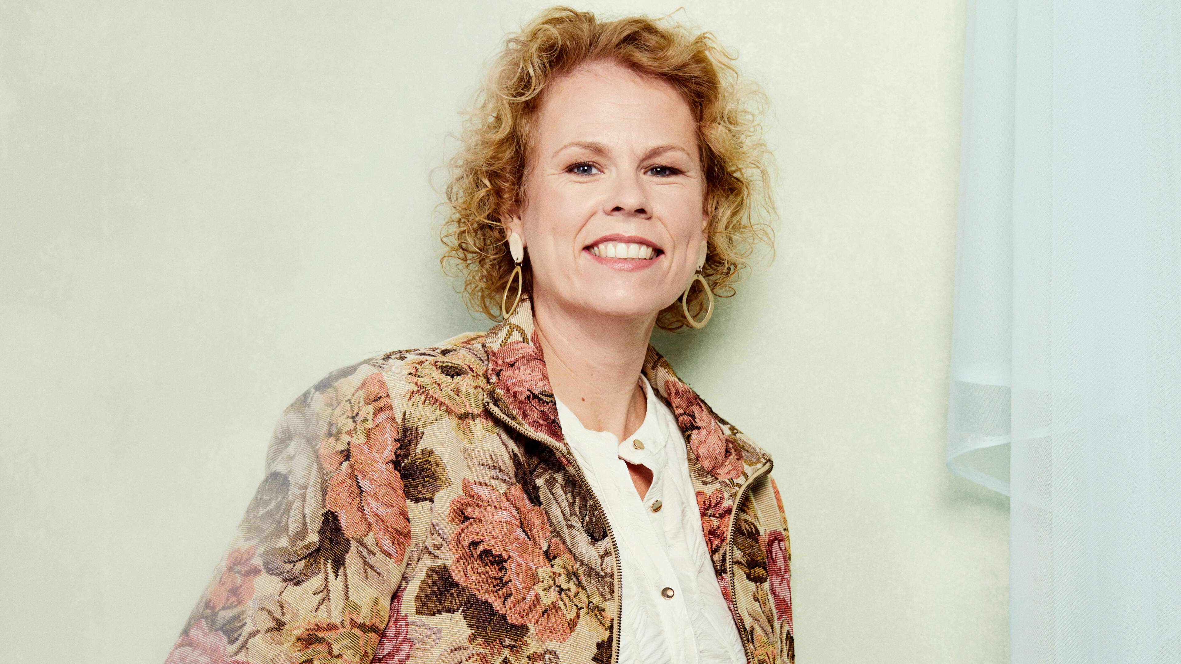 Draagmoeder Janneke (45): ’Toen ik zei dat ik zwanger was van mijn broer, keek een collega er wel gek van op’