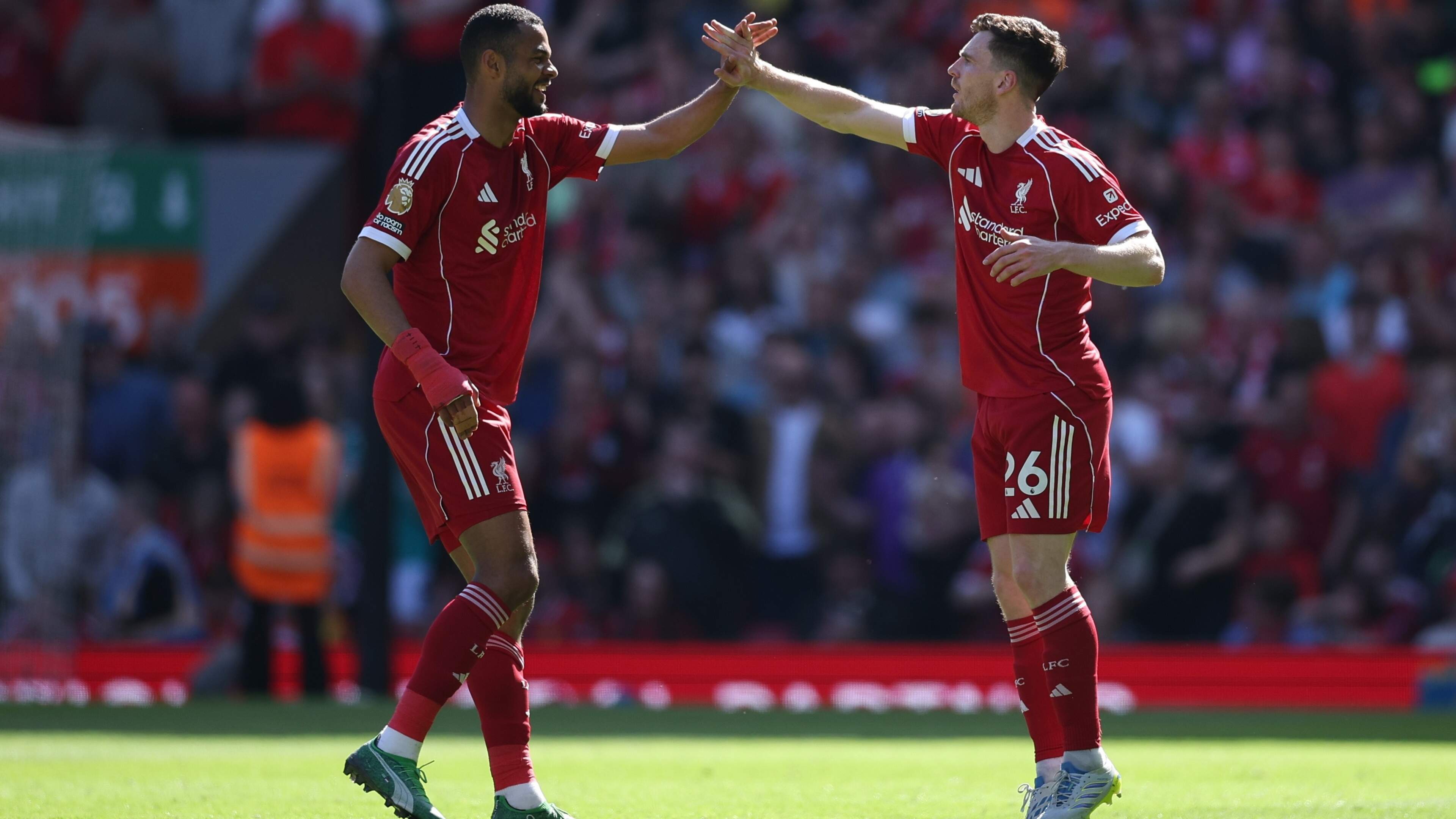 Liverpool doet goede zaken voor plek in Champions League, Tottenham Hotspur boekt cruciale zege in degradatiestrijd