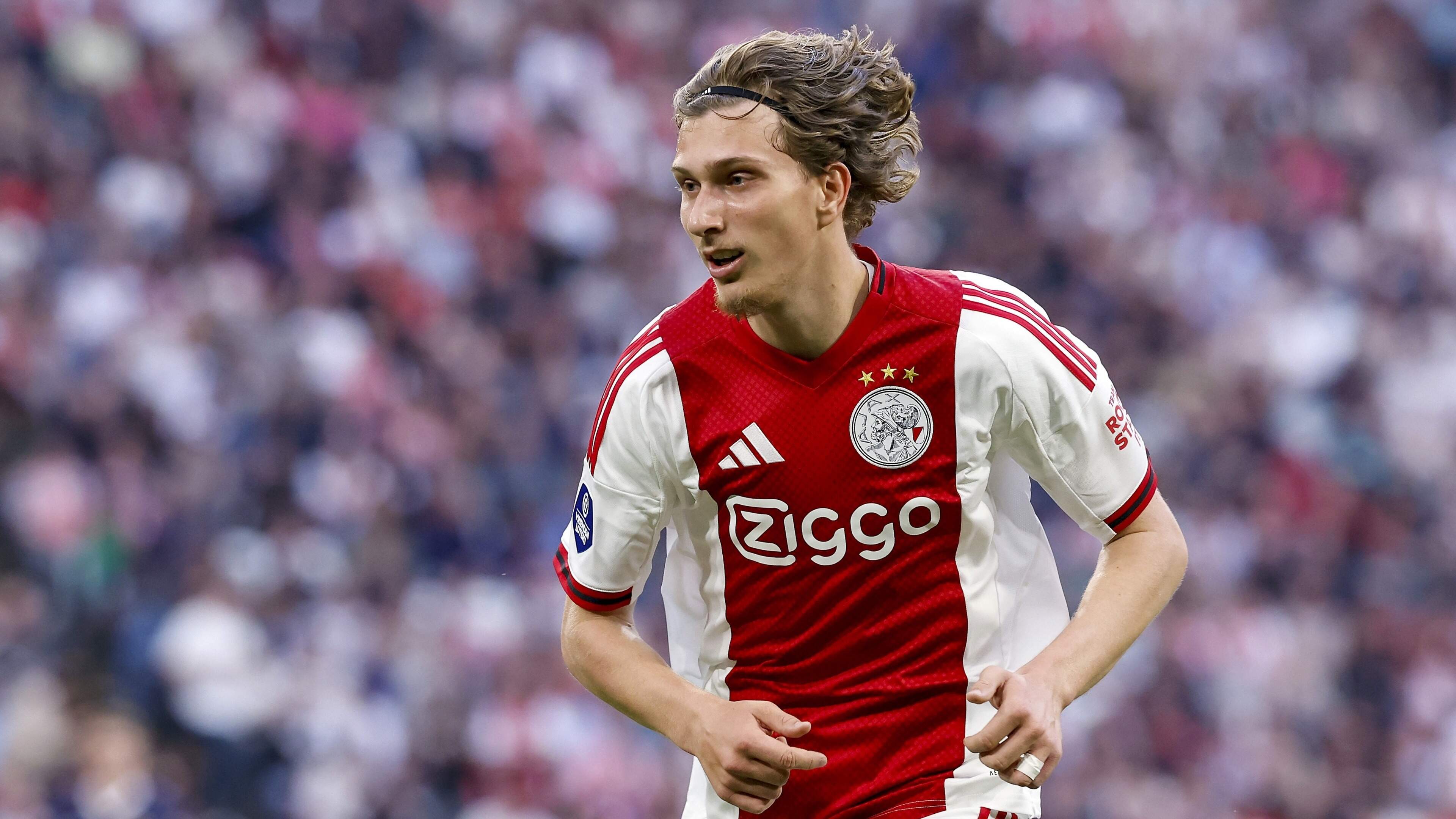 Mika Godts laat van zich horen na mislopen WK voetbal: ’Ik steun de Rode Duivels met heel mijn hart’