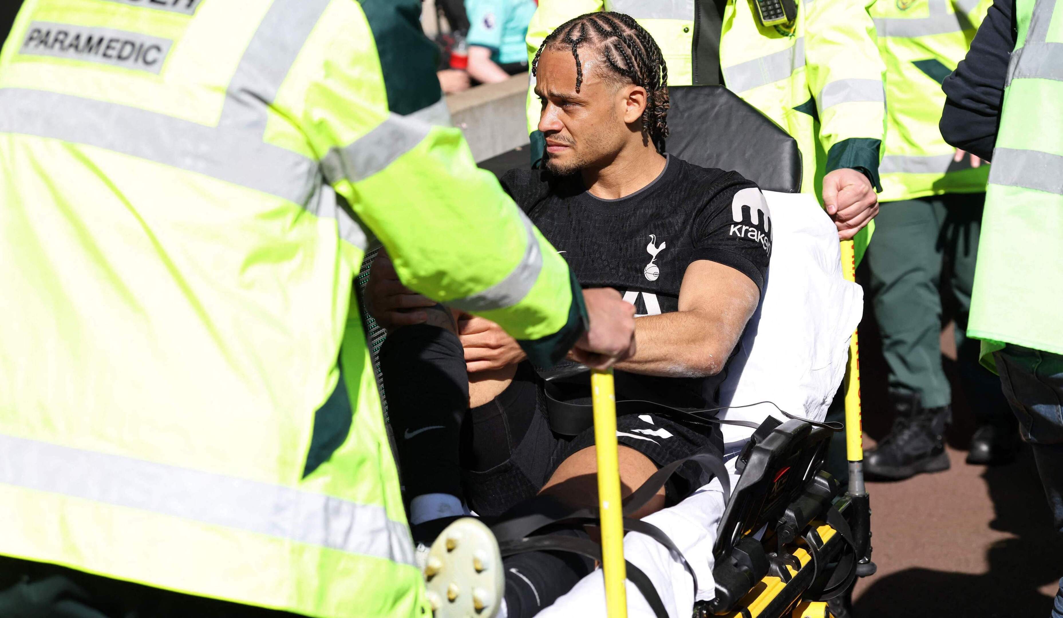 Ronald Koeman en Tottenham Hotspur houden adem in na uitvallen Simons: ’Ik wil graag de precieze situatie van Xavi weten’