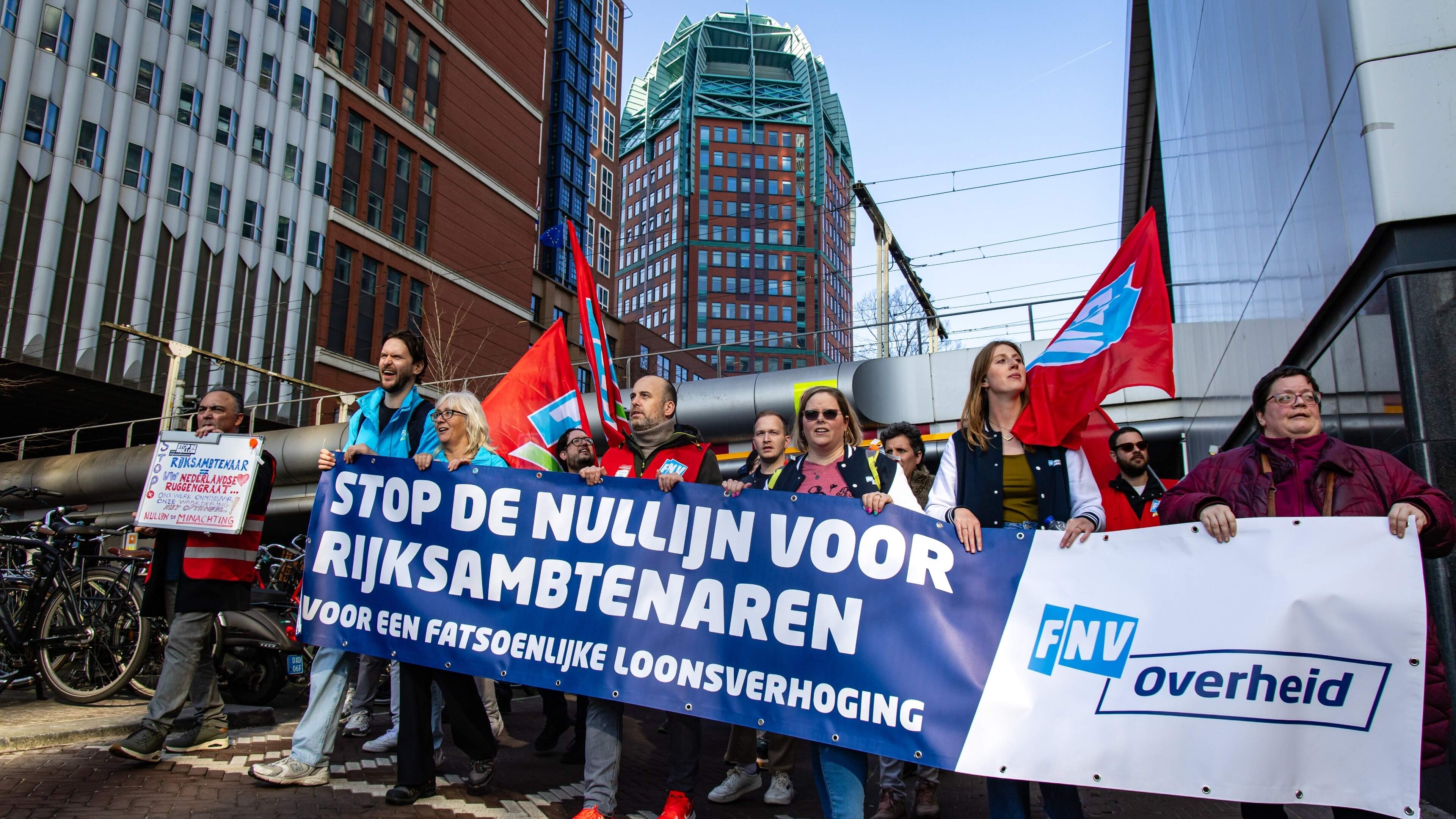 ’Ambtenaren die het werk neerleggen, maken misbruik van hun machtspositie’