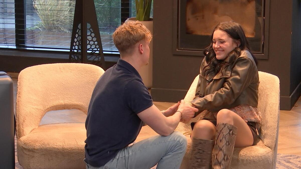 Bondgenoten-deelnemer Floris vraagt medebewoner Senna na nog geen maand verkering ten huwelijk: 'Ik ben nog nooit zo verliefd geweest' | De Telegraaf