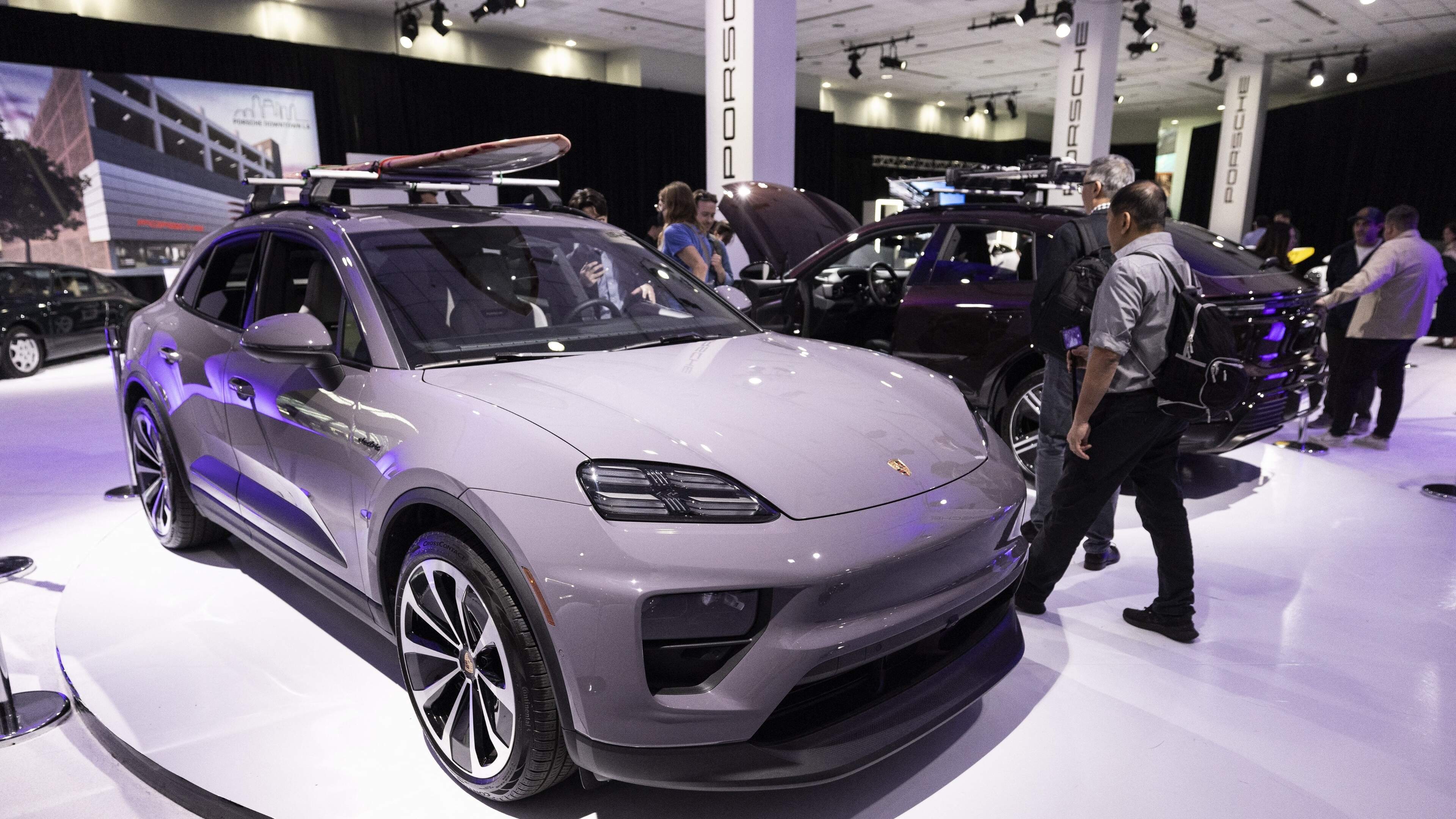 Geplaagde Porsche ziet verkoop nog verder instorten: ’Veel last schrappen subsidie stekkerauto’s door Trump’