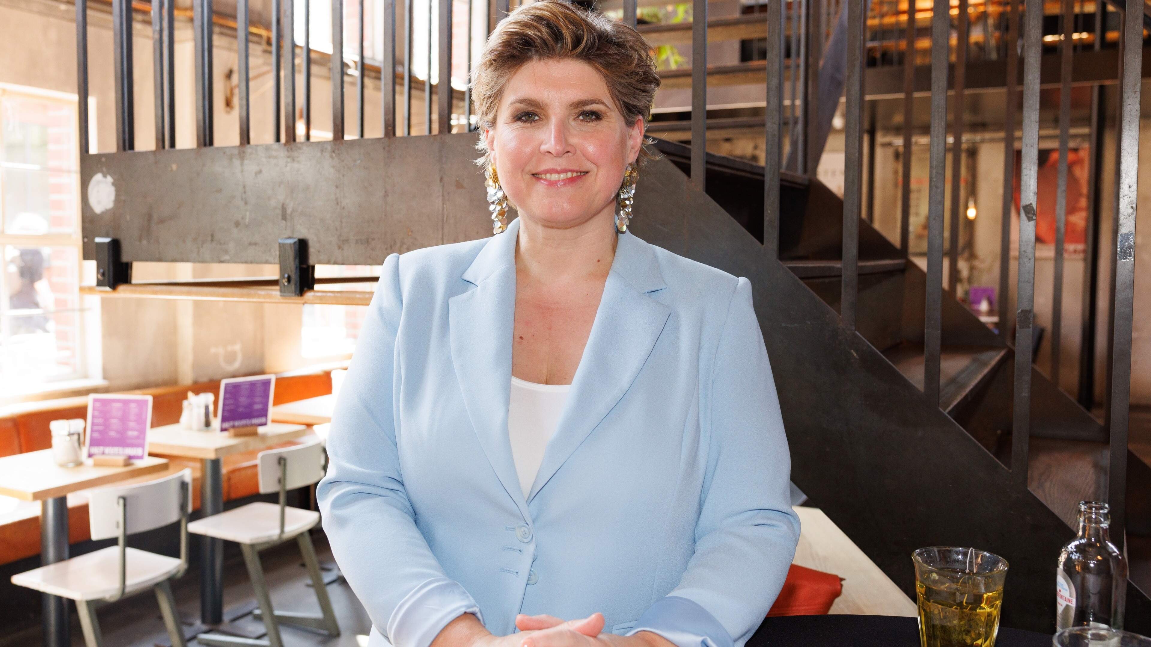 ’Angela de Jong lijkt een obsessie te hebben voor Marco Borsato’