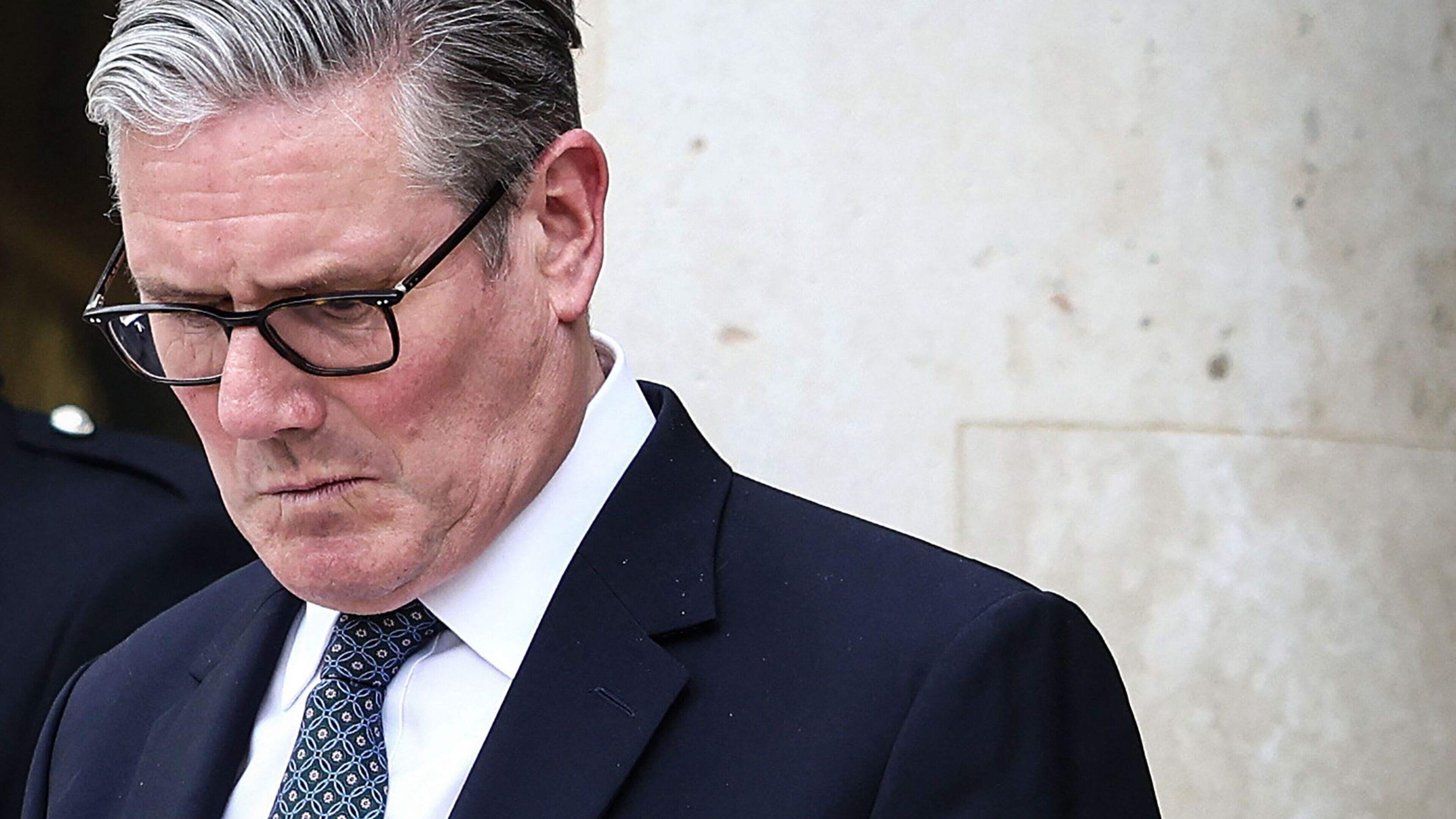 Keir Starmer verder onder vuur: ’Ministers vragen premier op te stappen’