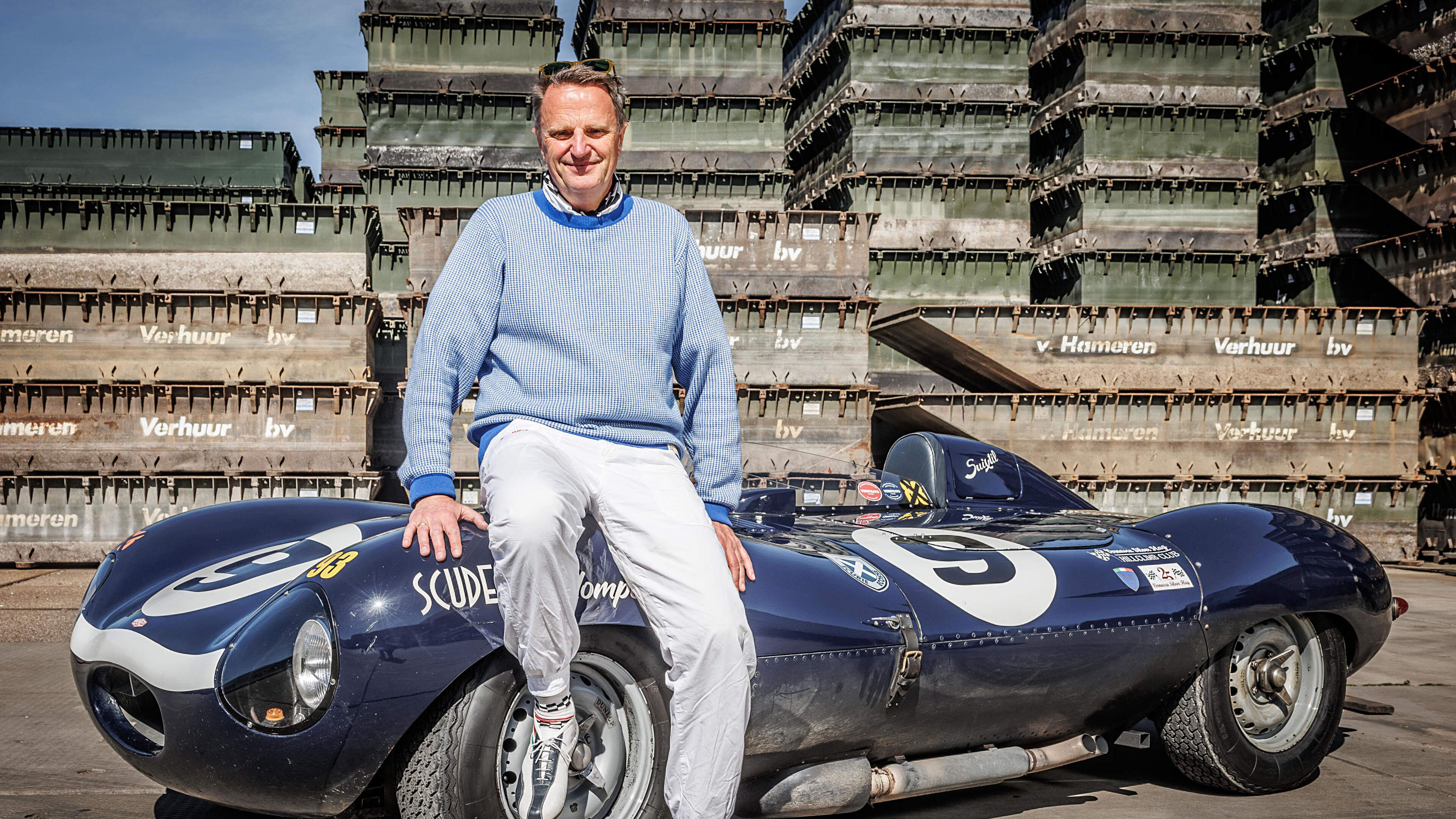 Alexander (60) heeft een heel wagenpark met acht (!) Porsches én een Jaguar D-type: ’Toch maar mooi geflikt als oud-verpleegkundige’