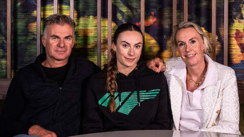 Femke Kok (m.), haar vader Rene (l.) en moeder Ilja