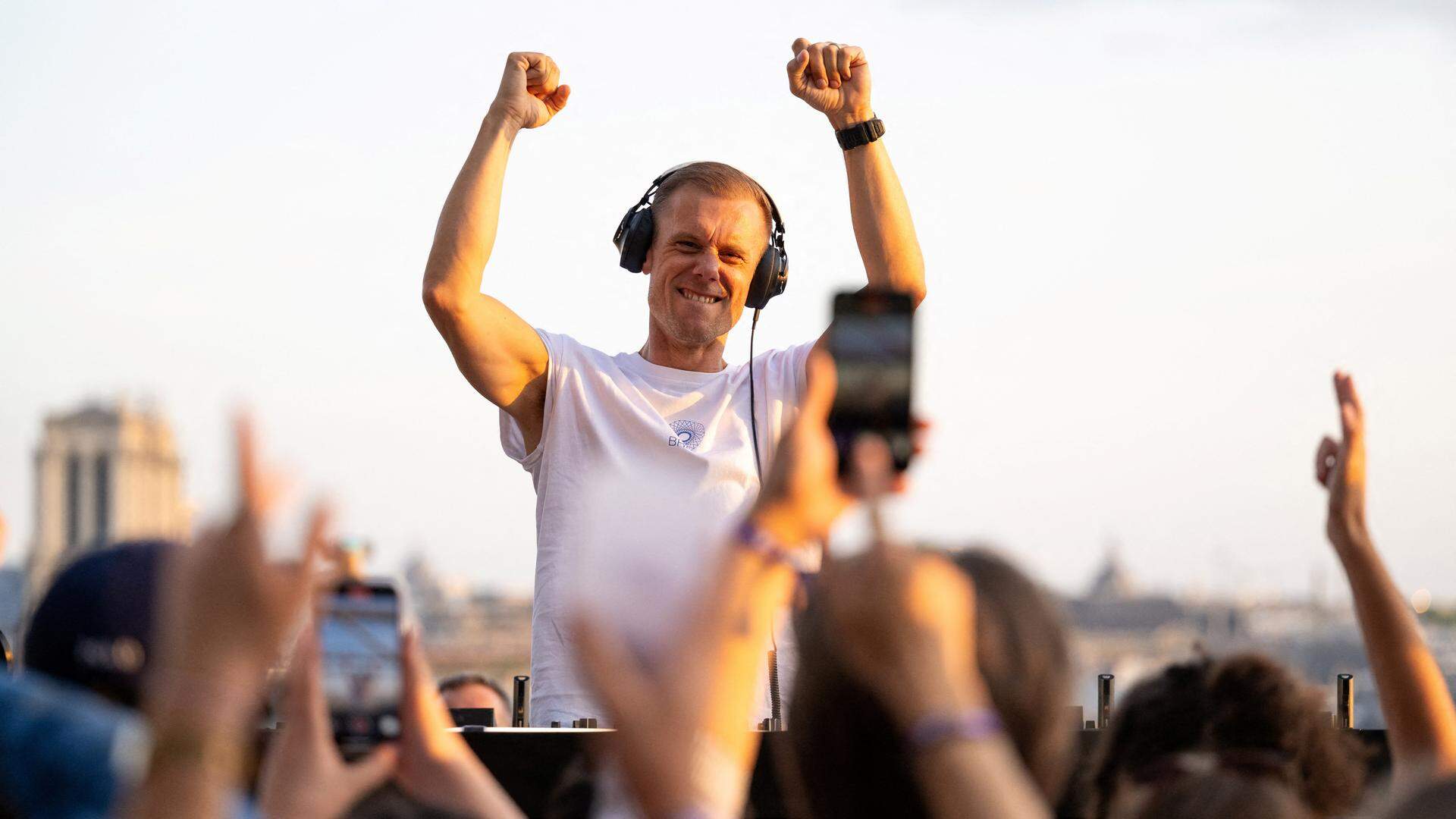 Armin van Buuren treedt op tijdens ADE.
