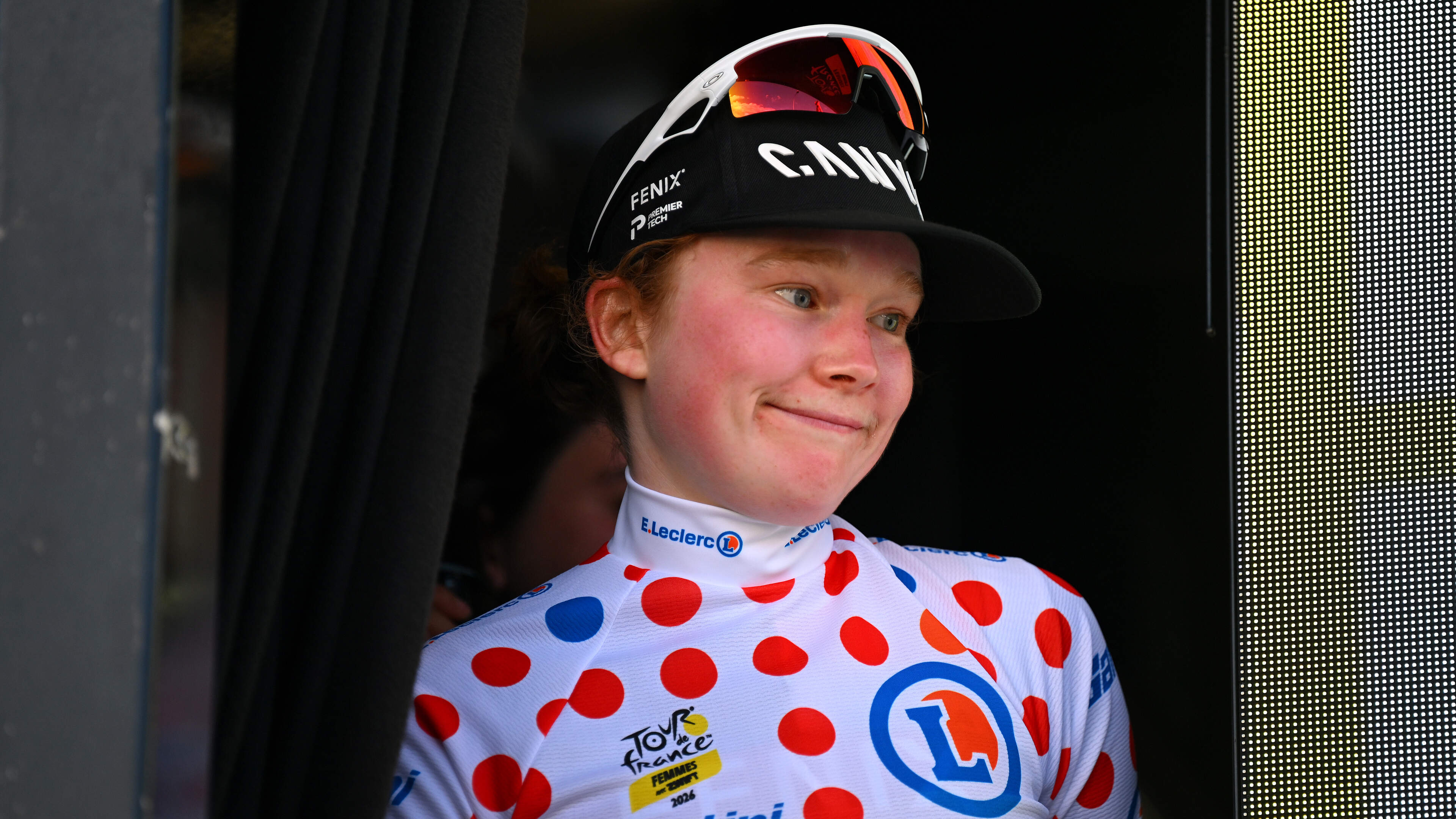Puck Pieterse blijft bergkoningin in Tour de France Femmes, Visma-Lease a Bike gooit de handdoek