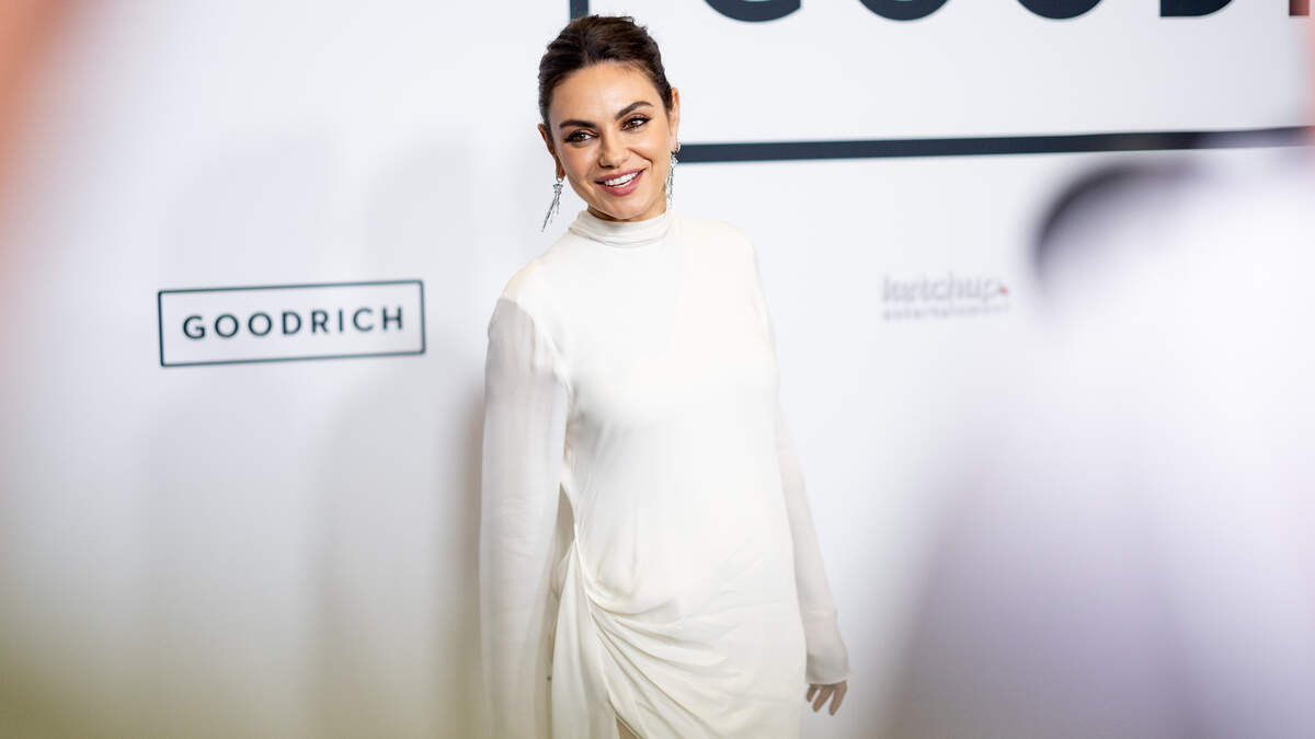Mila Kunisは、準備中にブラックスワンをたむろしました