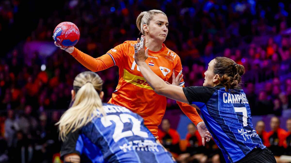 オランダのハンドボール選手たちが自国開催のワールドカップで大勝利で開幕