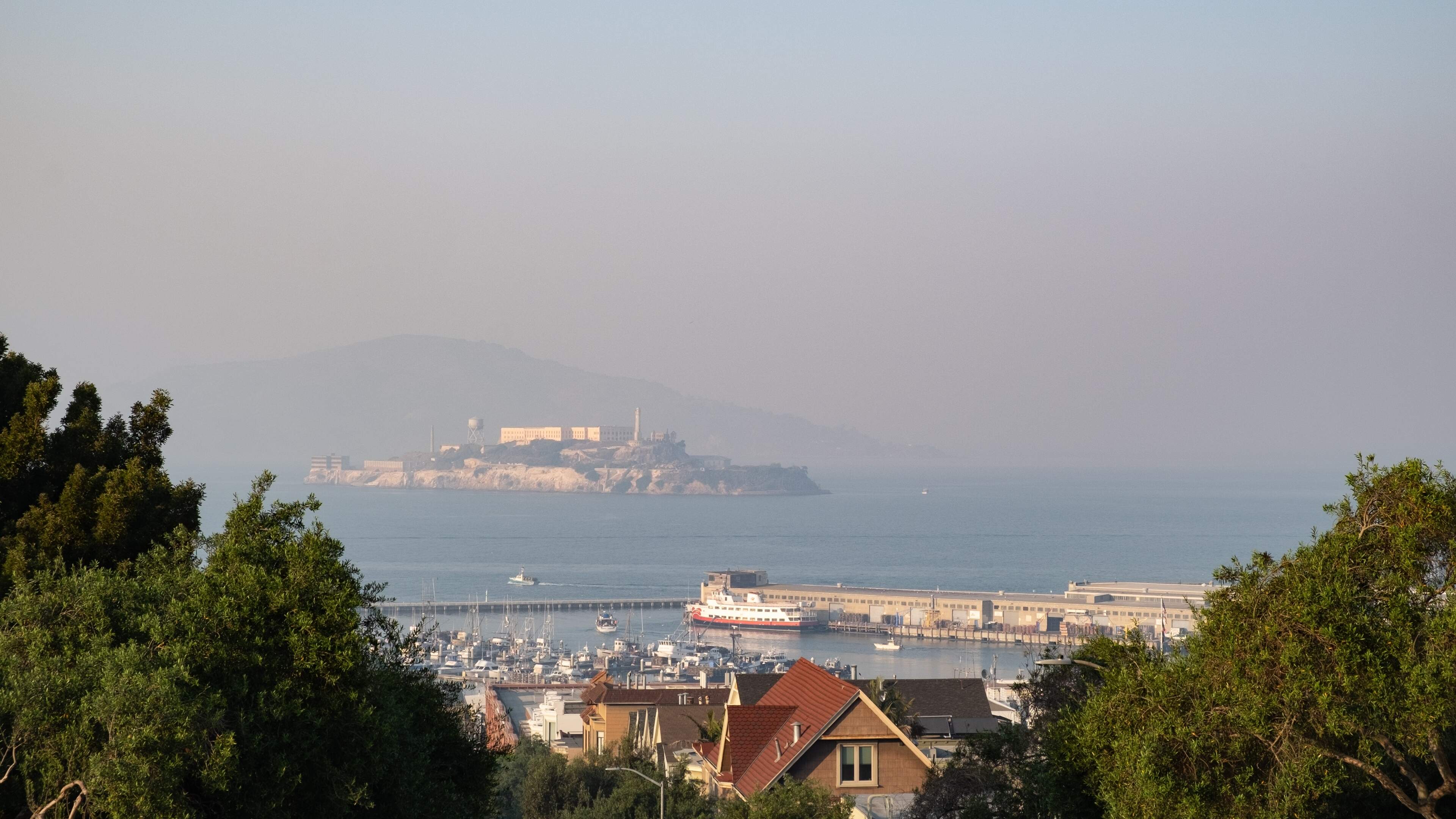 One dead, 2 missing after boat with 19 aboard capsizes in San Francisco Bay near Alcatraz Island