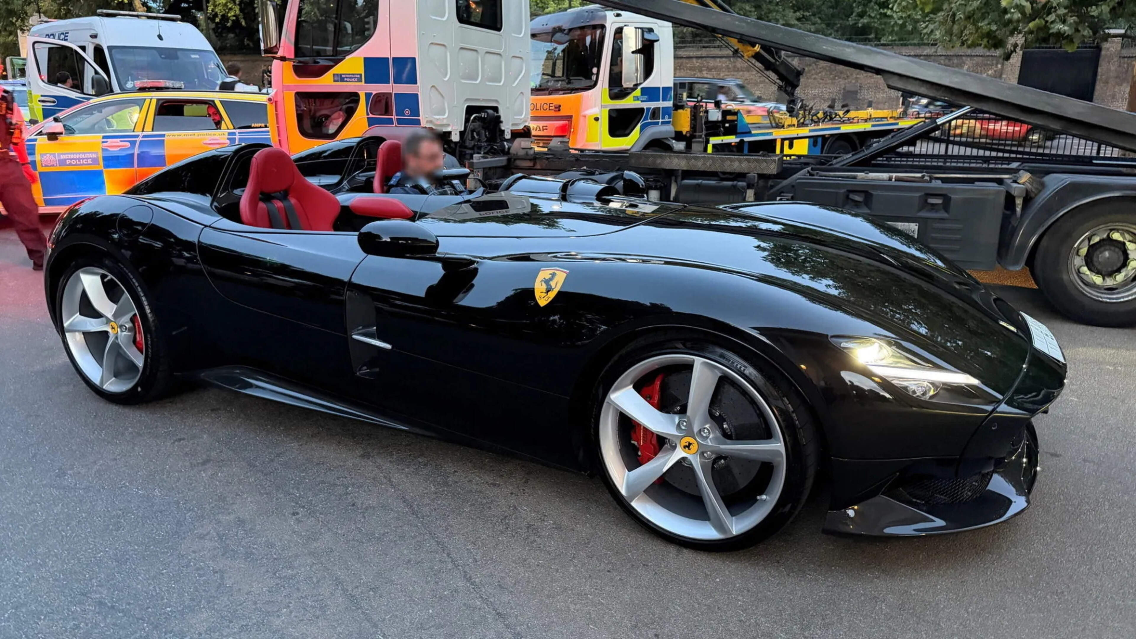 Politie Londen neemt voor 12 miljoen aan supercars in beslag van asociaal rijdende rijken