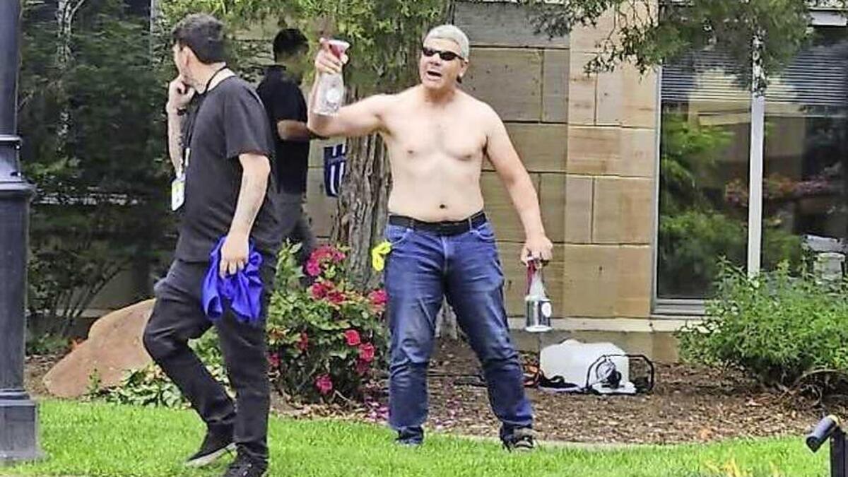 米国でのユダヤ人会議への攻撃の容疑者は、まだ16のモロトフカクテルを彼と一緒に運んでいました