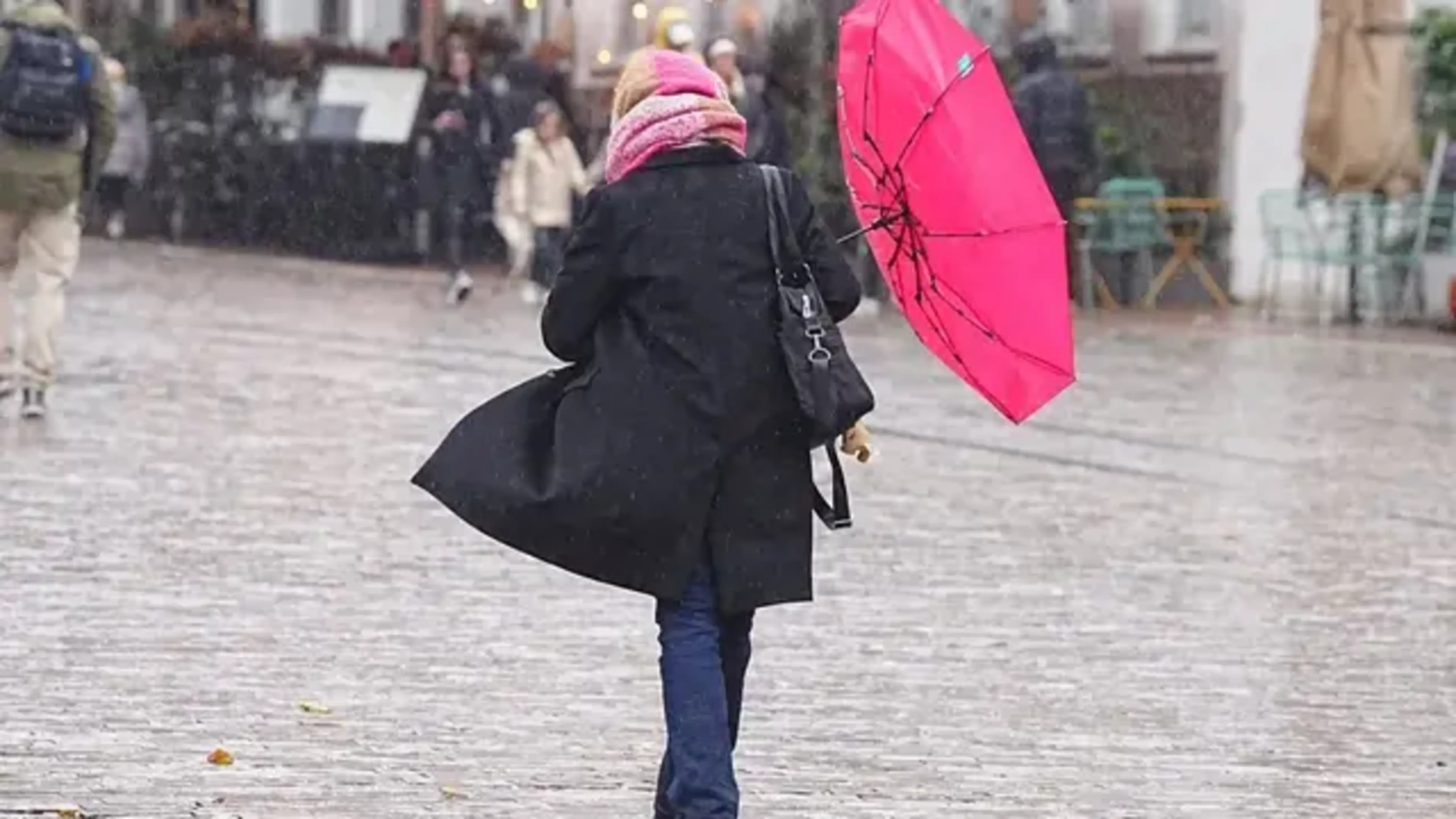 LIVE | Storm Austen trekt de Benelux binnen