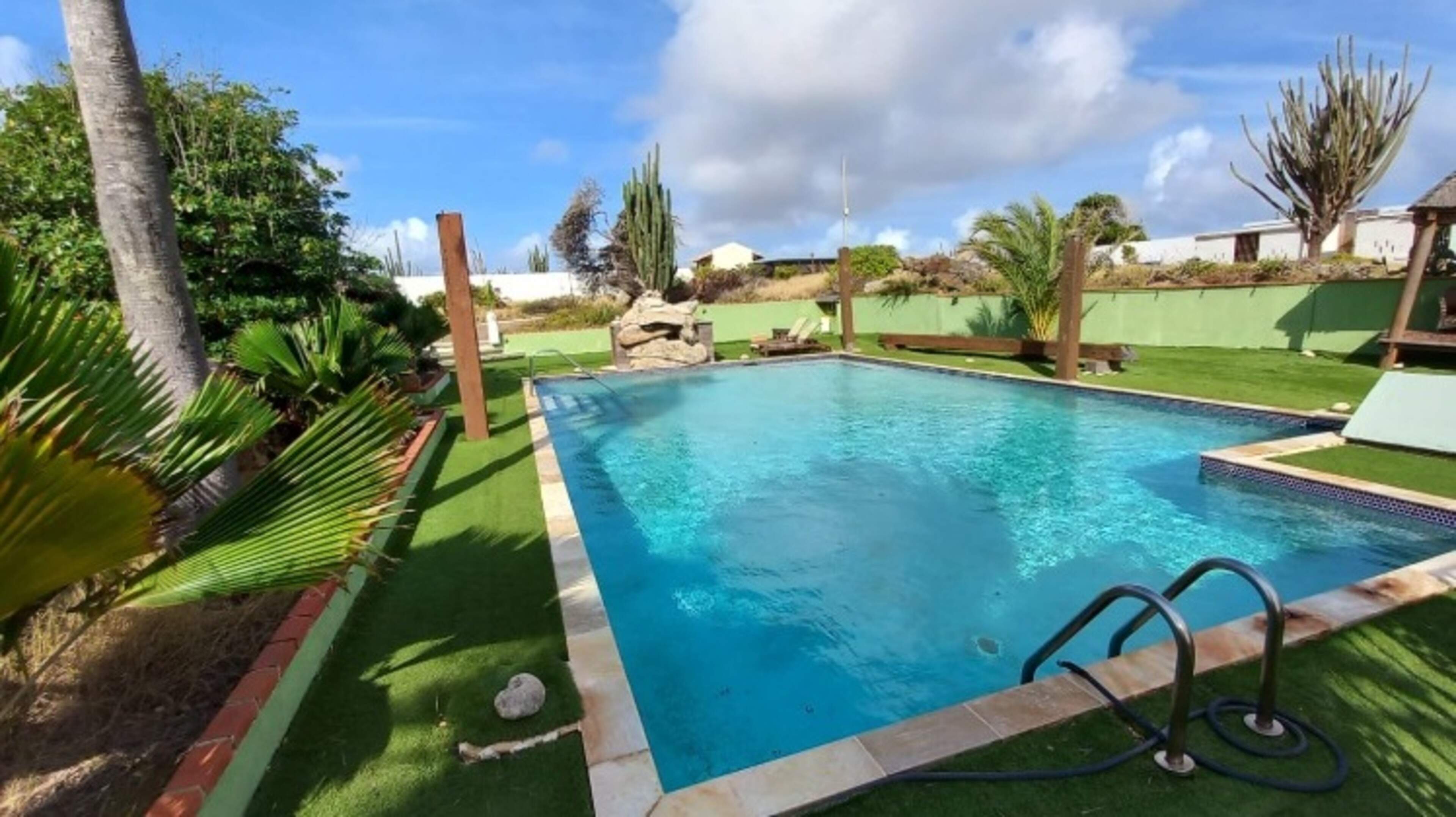 Koopje voor wie het kan missen: villa van Stanley Hillis op Aruba in de verkoop