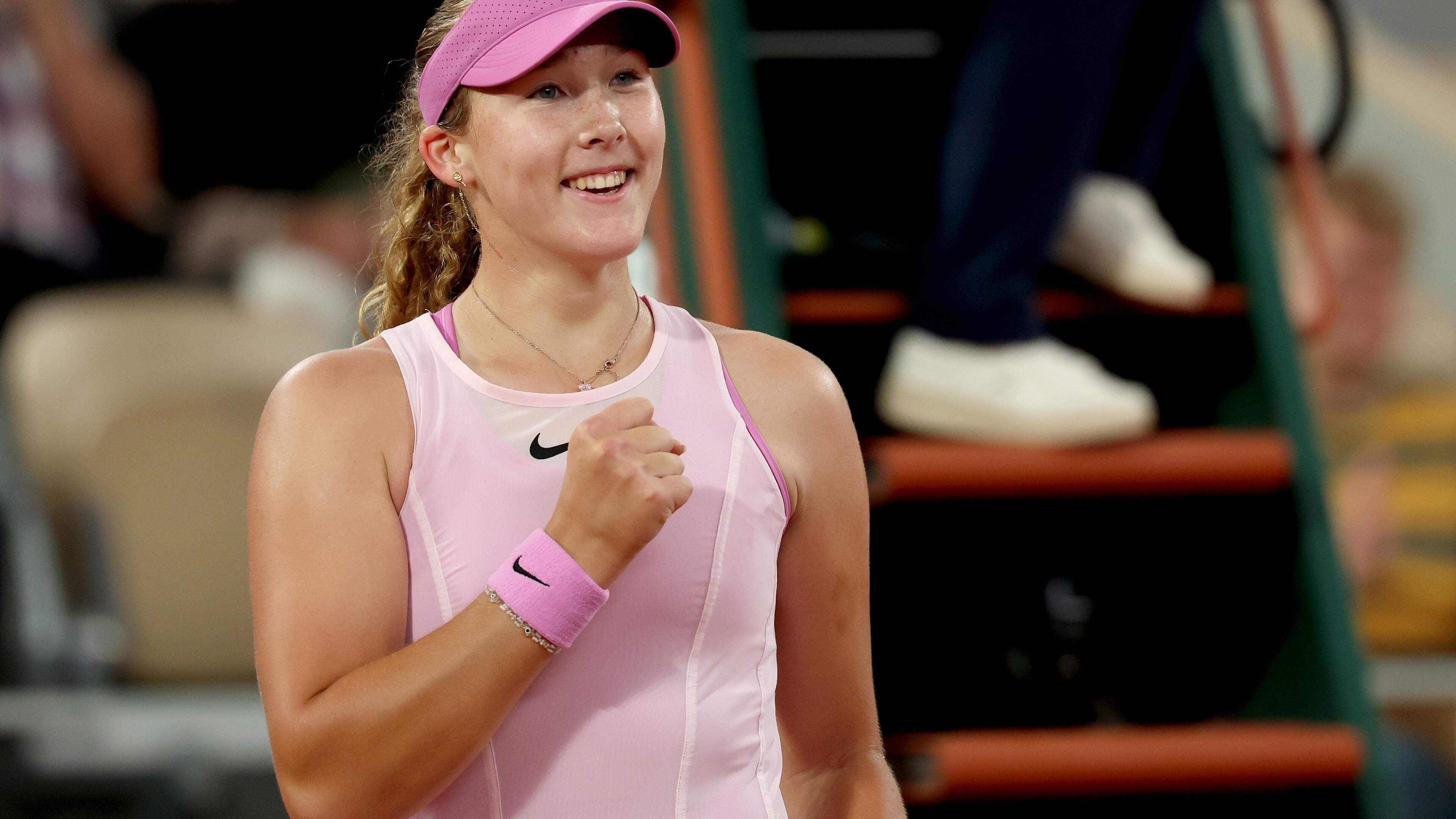 Ook bij de vrouwen schittert een tiener: Mirra Andreeva (19) binnen uur naar halve finale Roland Garros, nu tegen Marta Kostyuk