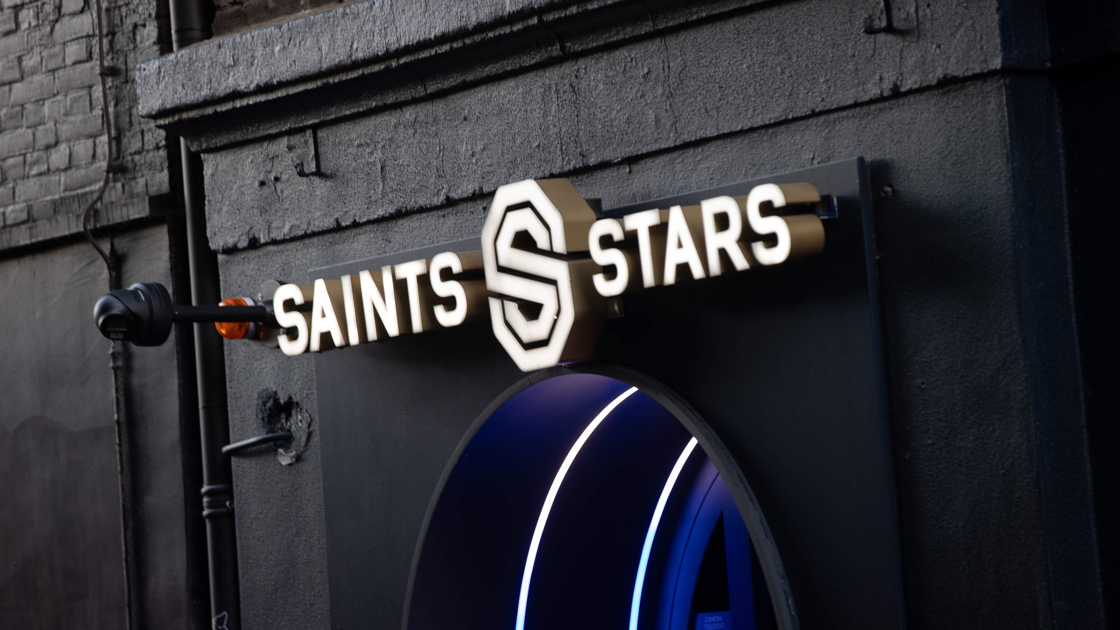 Ruim 300.000 euro aan boetes voor sportschoolketen Saints & Stars