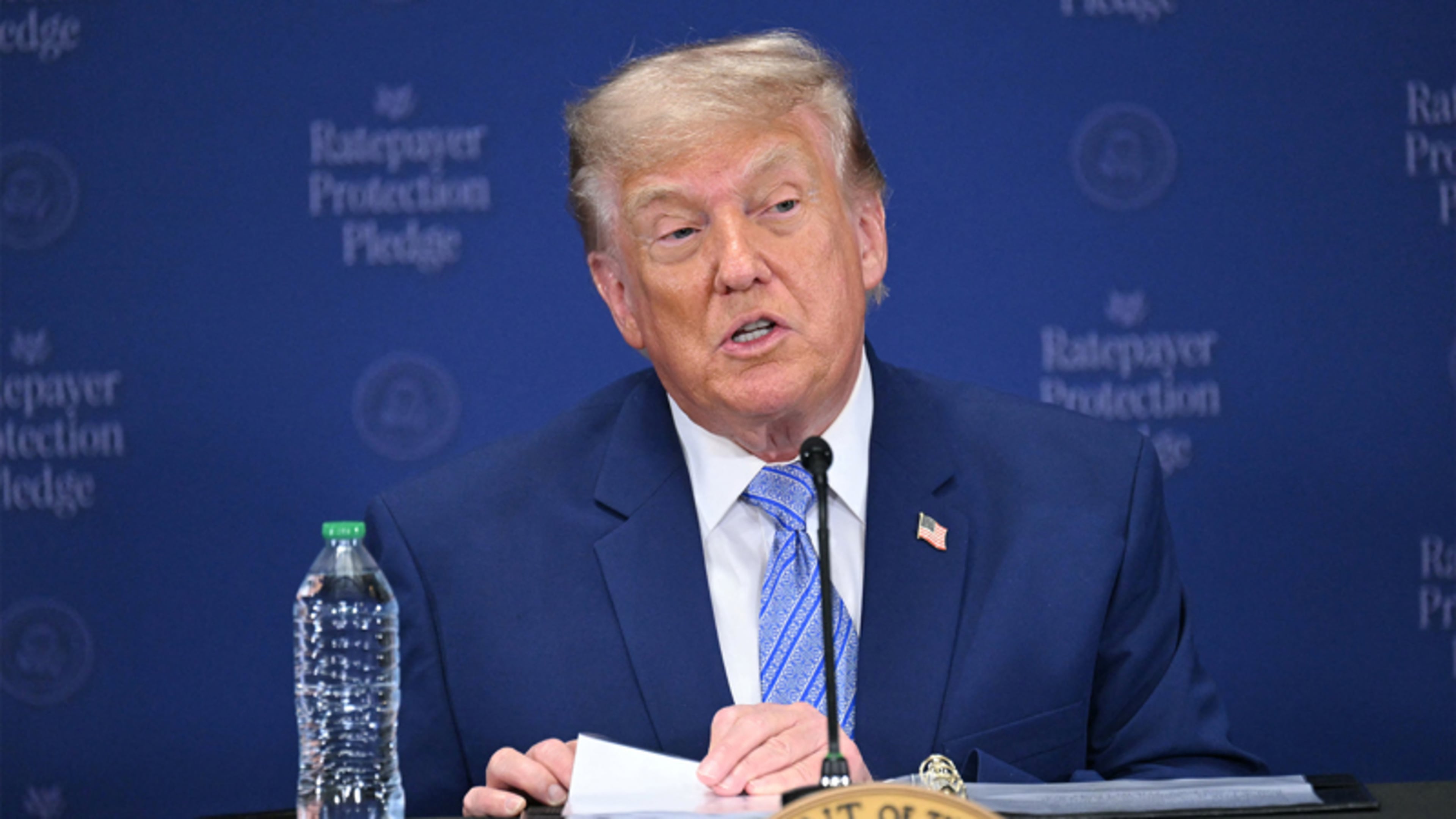 'Het slaat nergens op, maar Donald Trump doet het wel'