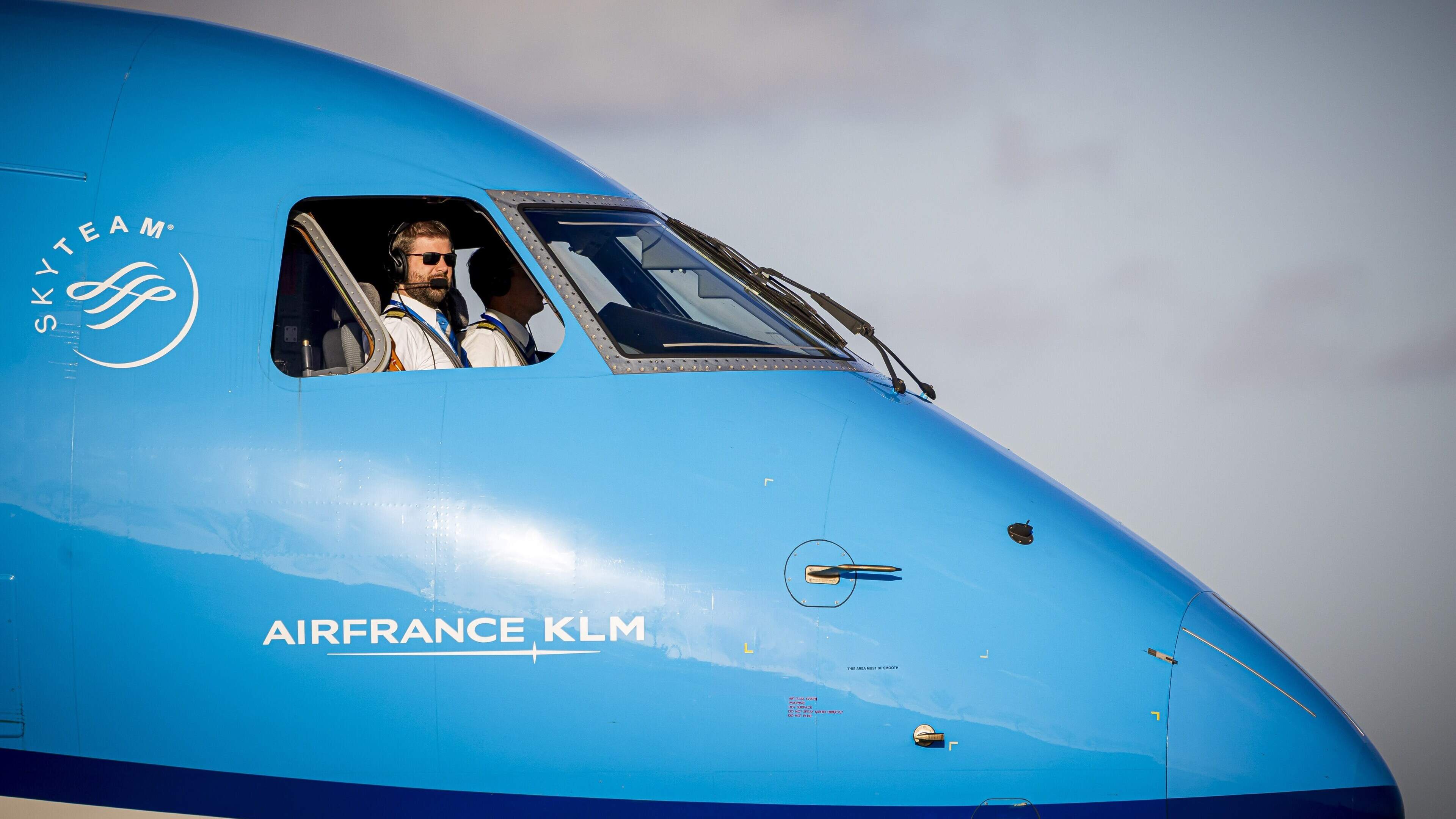 KLM strike threat over: pilots to get 3.25% pay rise