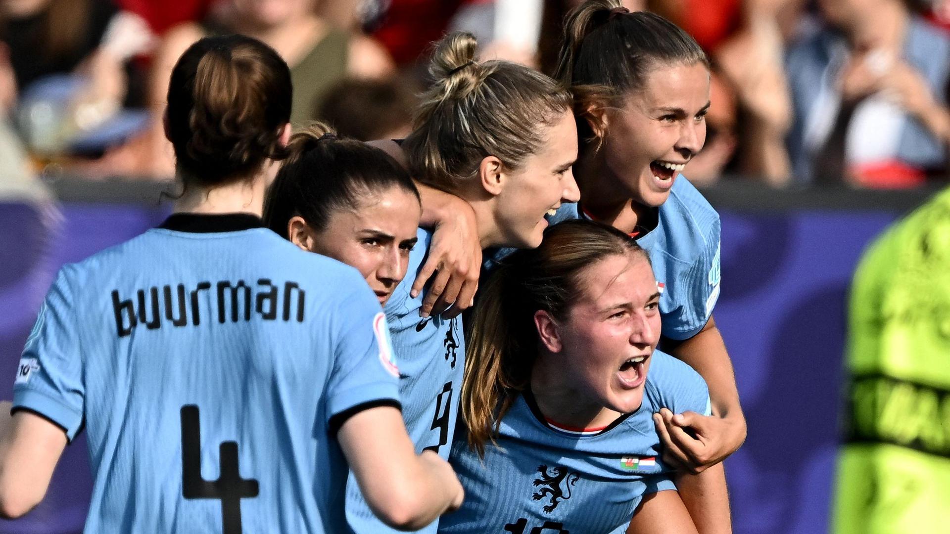 Blijdschap bij de Oranje Leeuwinnen.