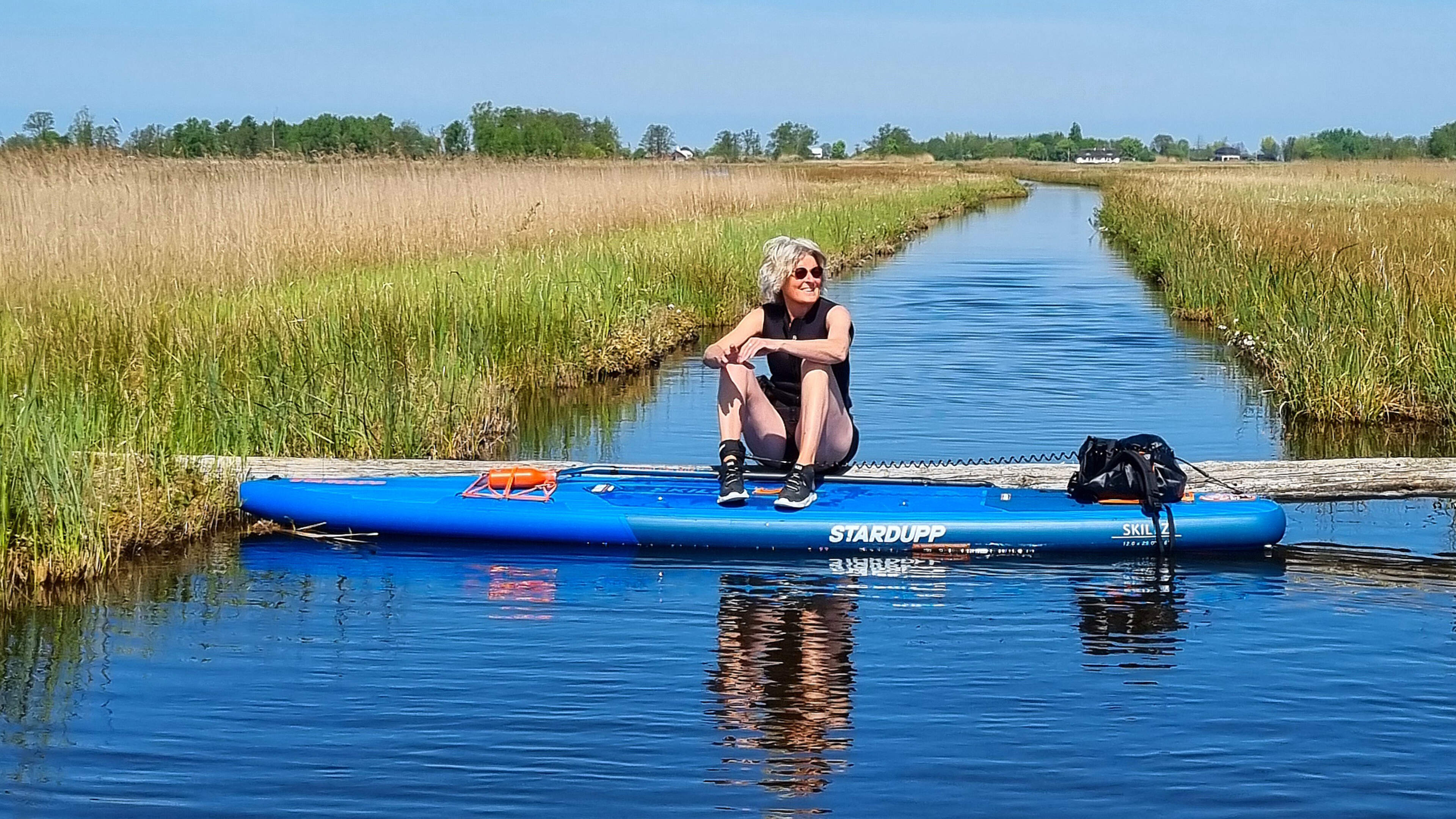 Nicolette (57) verkent heel Nederland met haar sup: ’Ik kom allerlei planten en dieren tegen die je vanaf land niet ziet’
