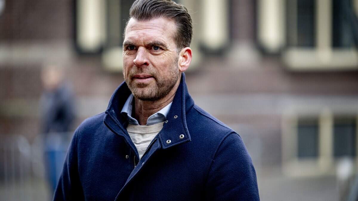 Oranjezondagの視聴者は、不在のRutger Castricumについて不満を述べている、と発表者は説明します