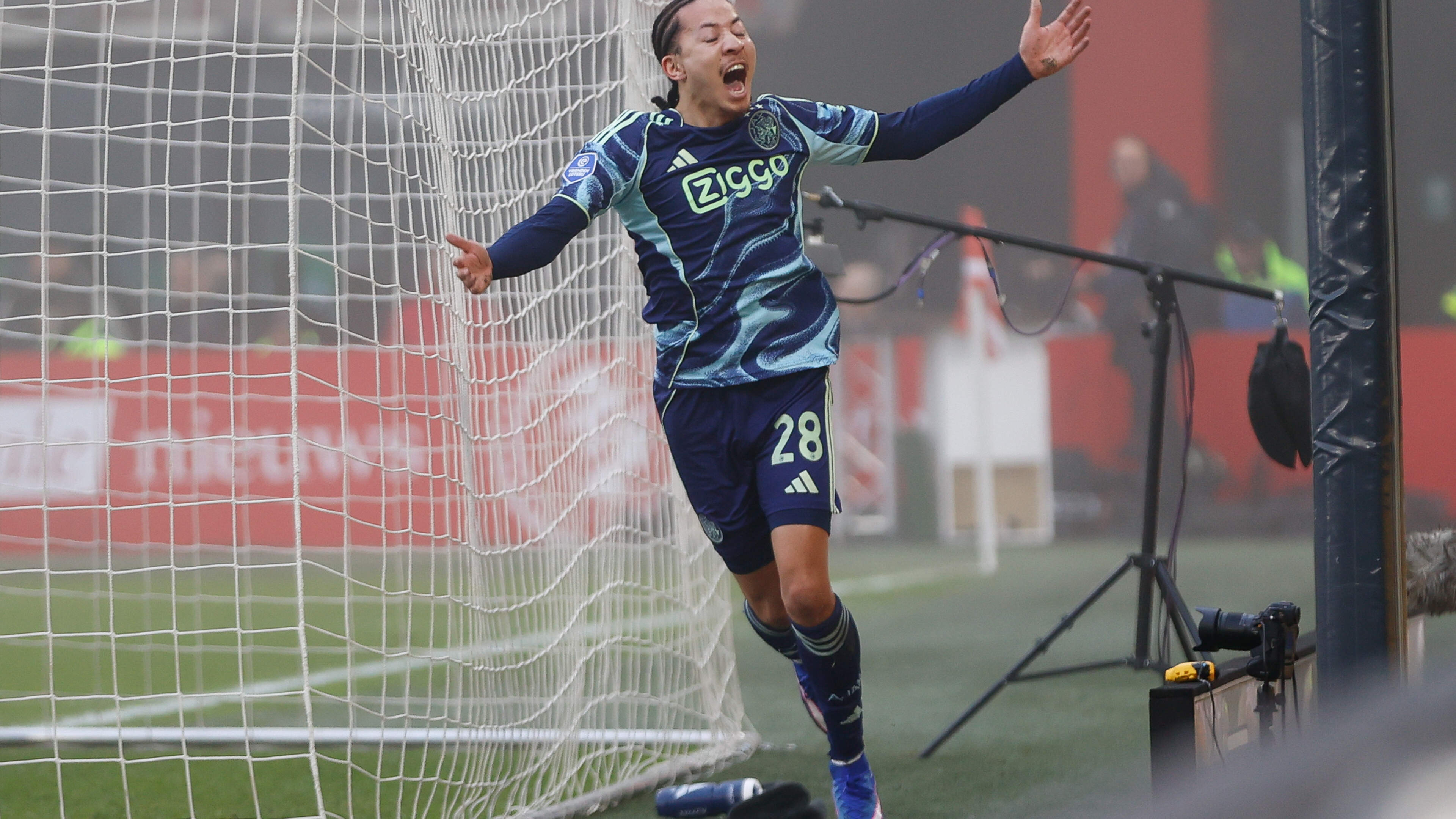 Kian Fitz-Jim rest van het seizoen niet meer beschikbaar voor Ajax, Feyenoorder Givairo Read maakt rentree