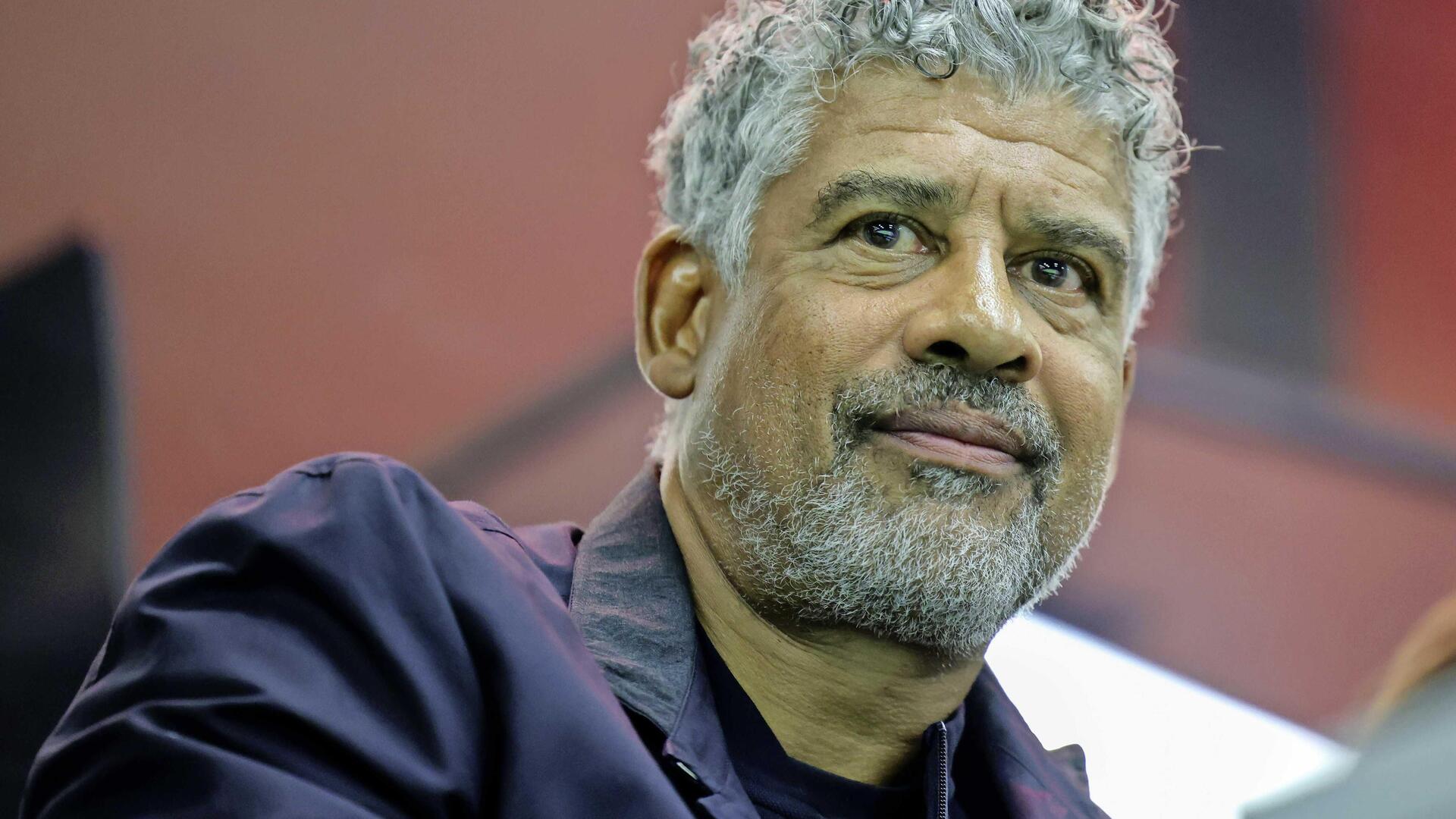 Frank Rijkaard (62) geeft toptalenten uit Ajax-jeugd feedback | De ...