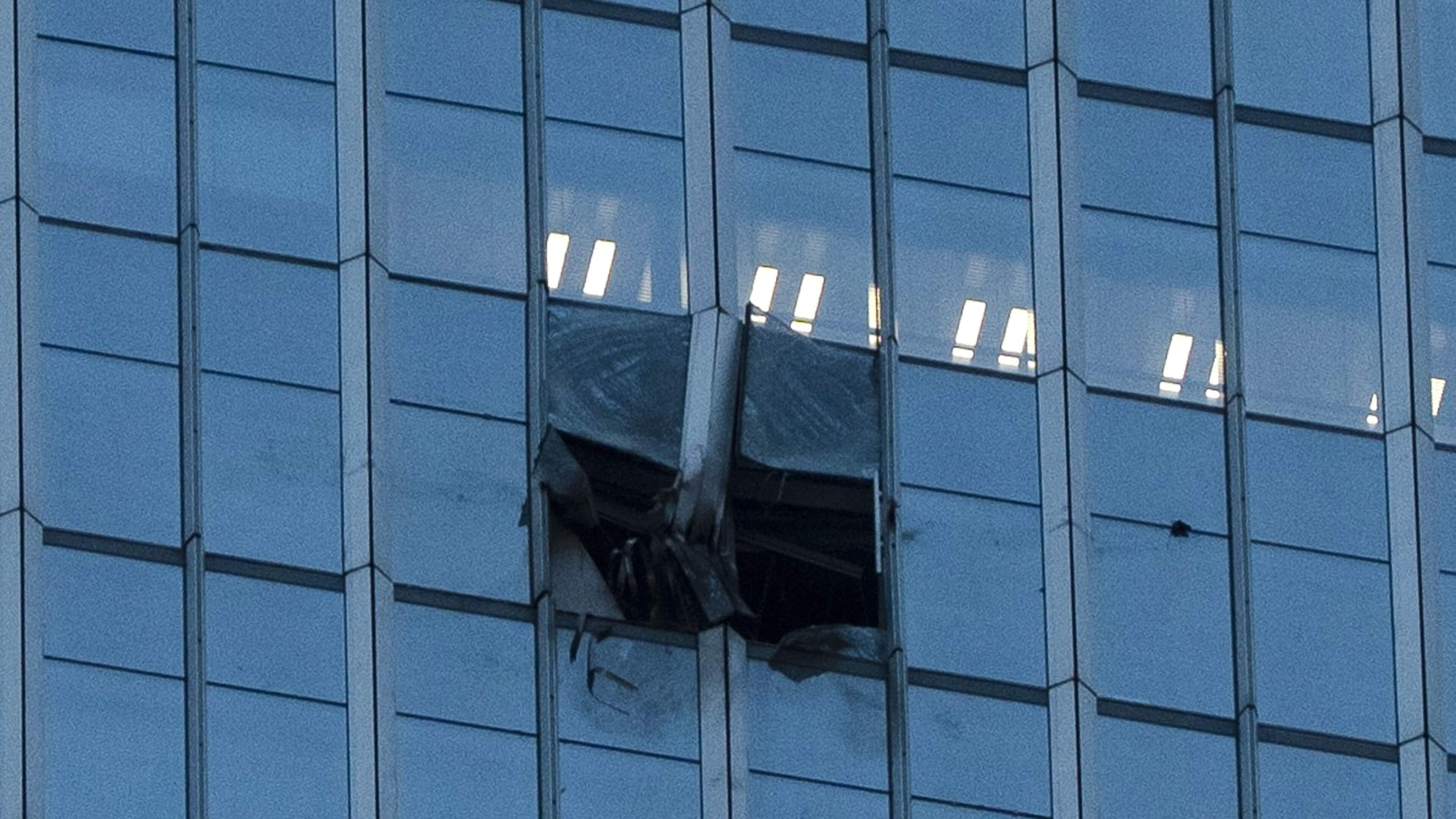 Autoriteiten Beijing bevestigen crash vliegtuigje in torenflat, een dode gevallen