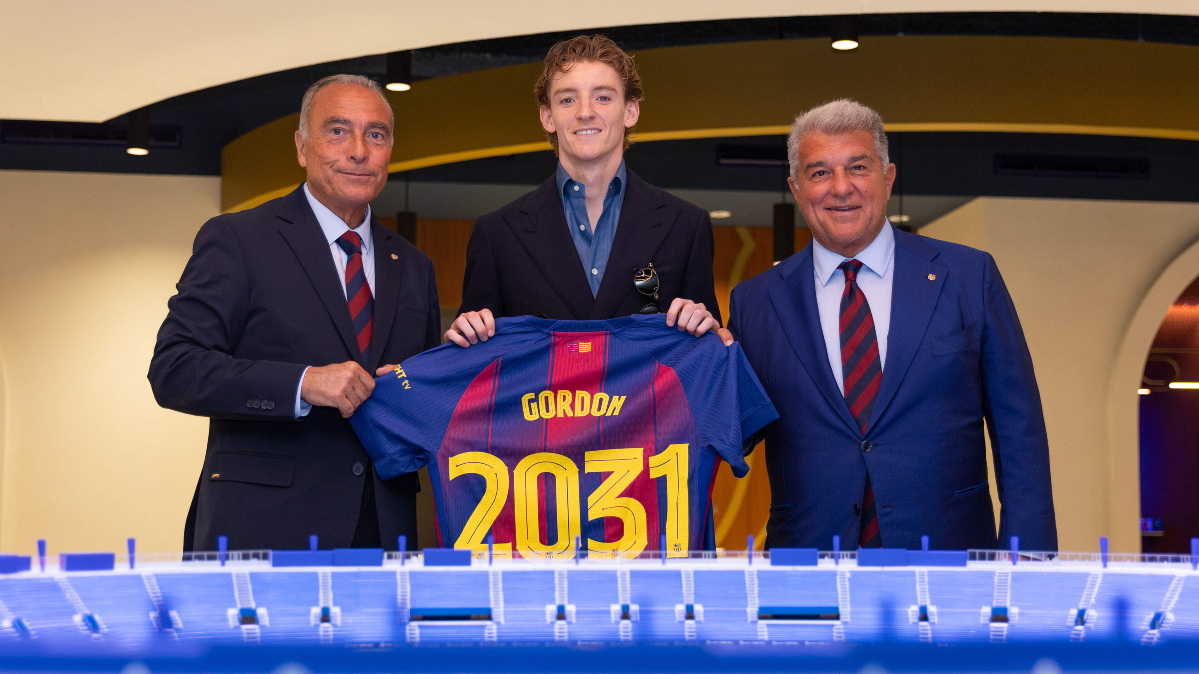 Barcelona hengelt Newcastle United-uitblinker Anthony Gordon binnen