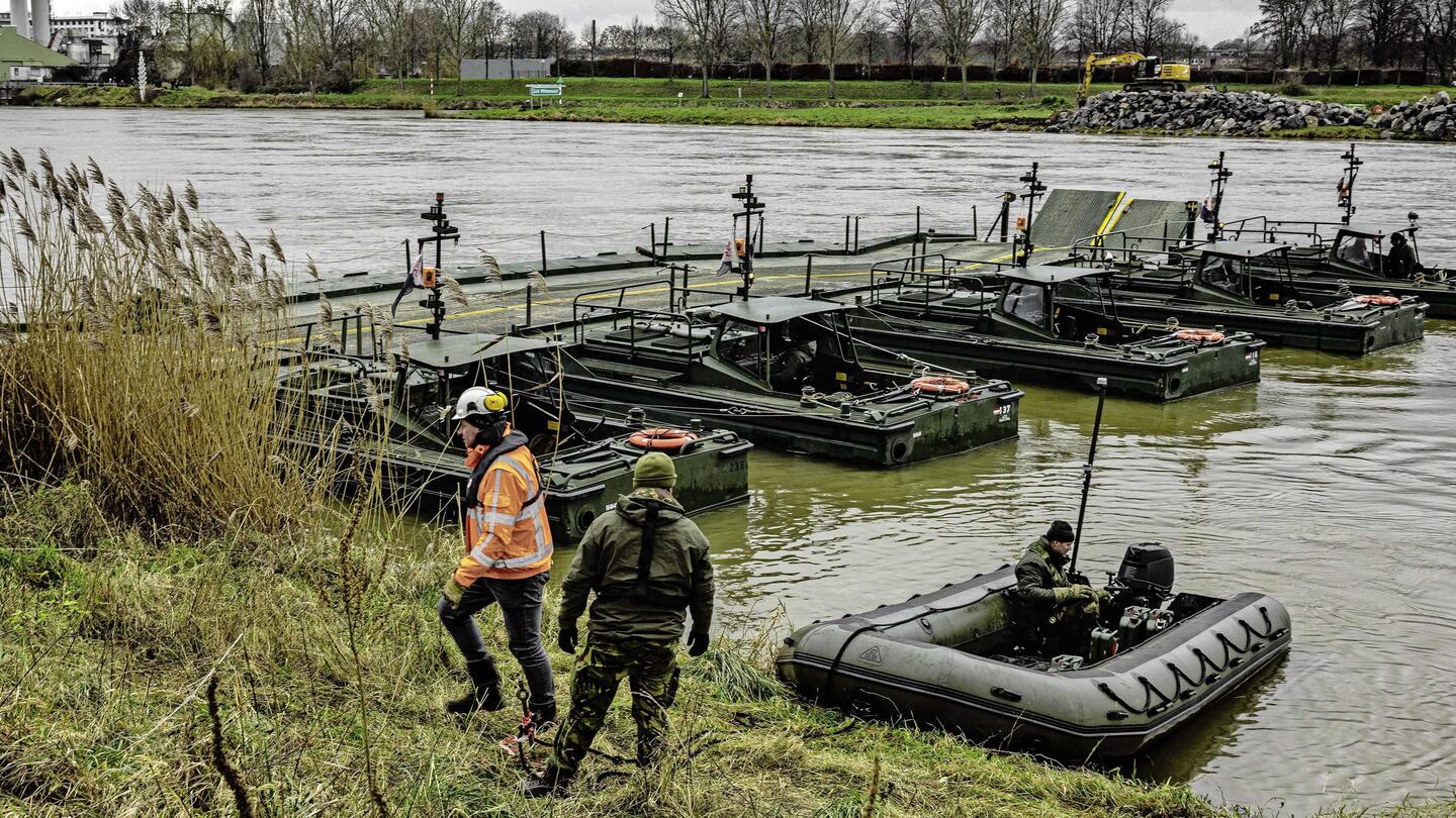 Chinooks als een geoliede machine bij dam Maastricht: ’Dit zijn voor ...