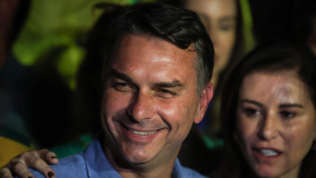 Brazil Elections: Flávio Bolsonaro Leads Lula, Second Round Set for October 25