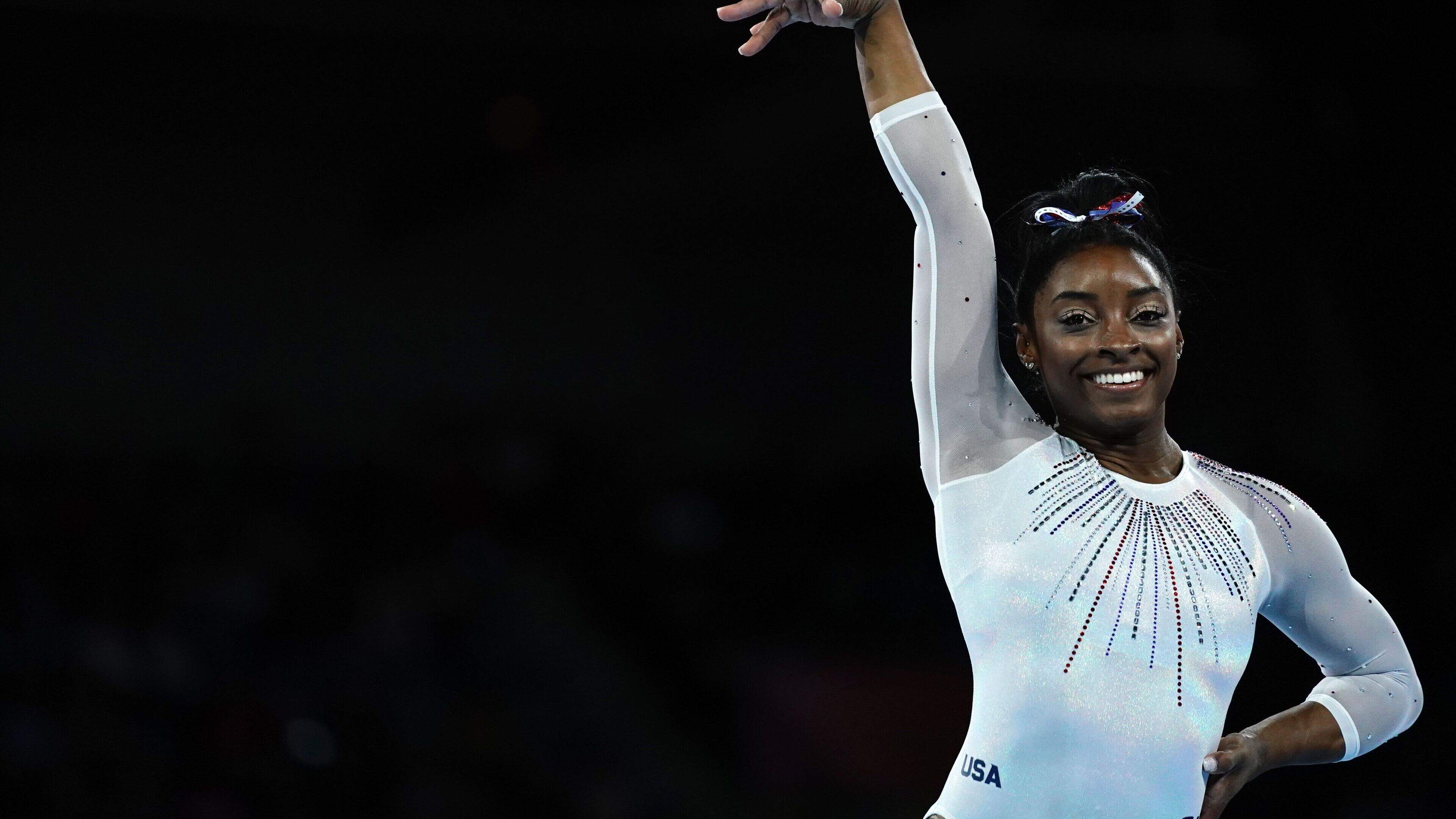 Turnlegende Simone Biles (29) ligt in het ziekenhuis: ’Bijna