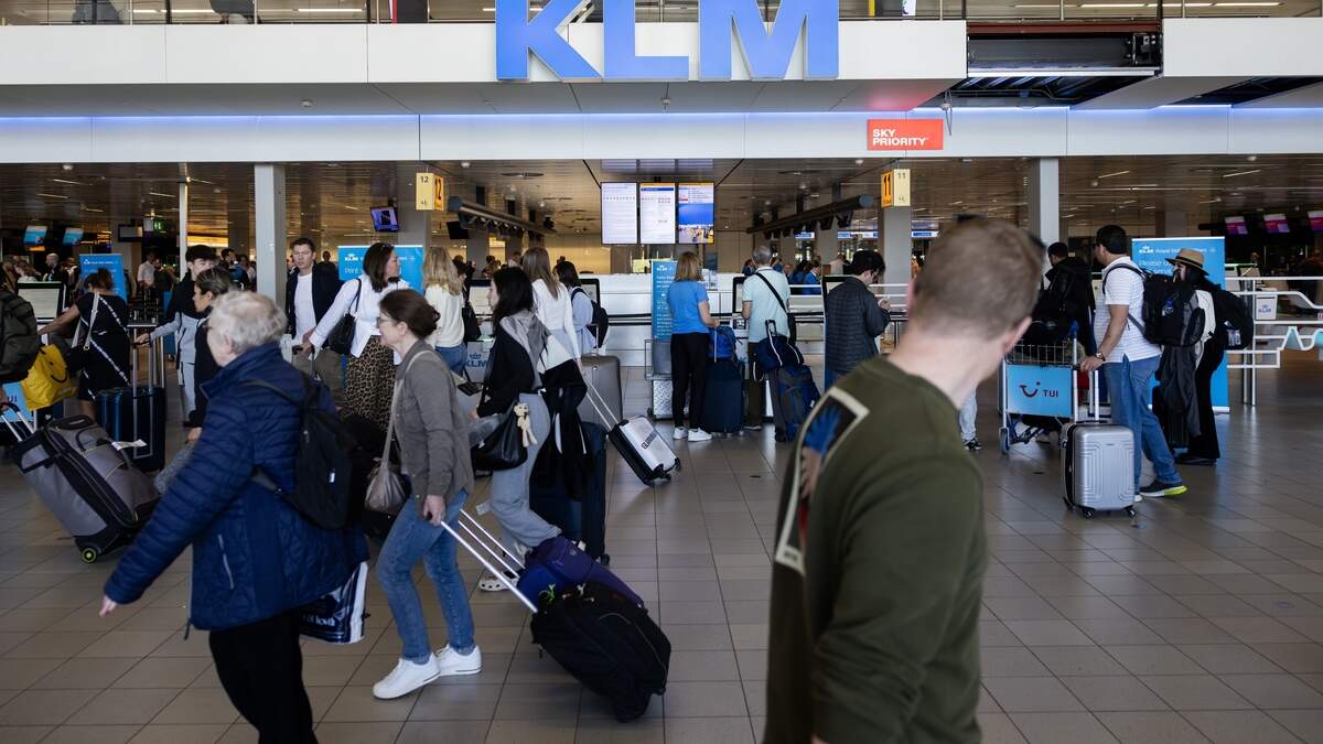 飛行機の無料ローラーケースが再び近づきます