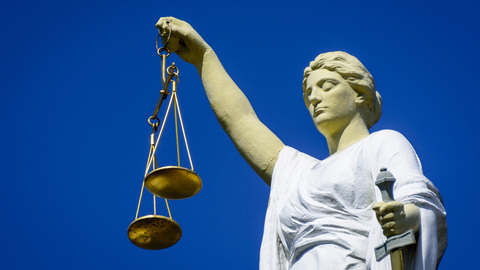 Veel partijen zoeken in hun verkiezingsprogramma's de grenzen van de rechtsstaat op, aldus juridisch onderzoek.