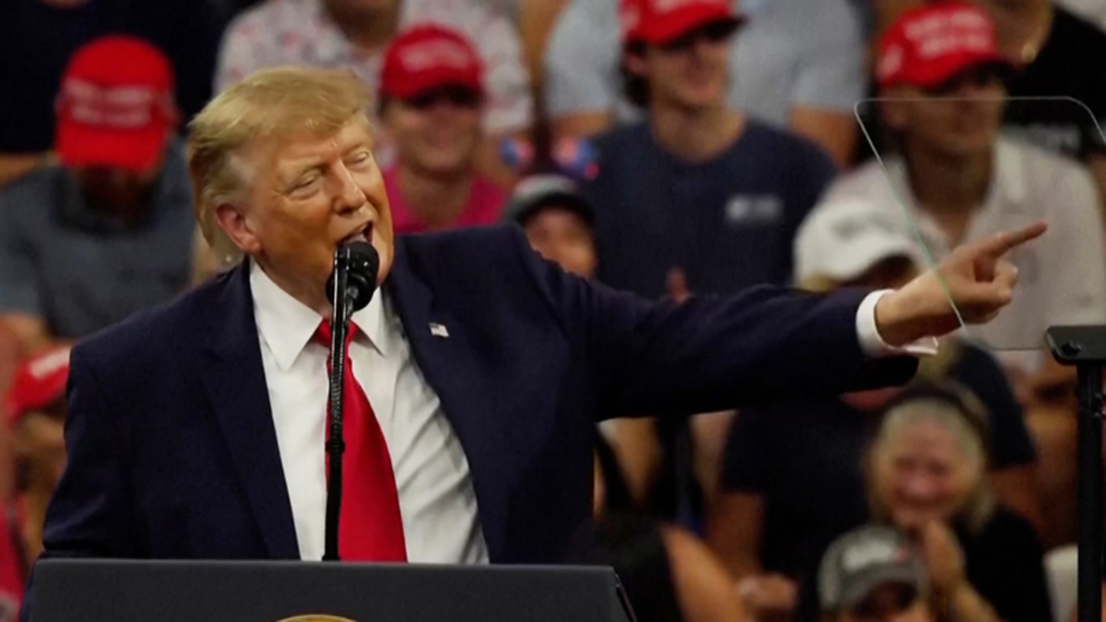 Donald Trump reageert op demonstrant: ‘Jij bent mijn type niet!’