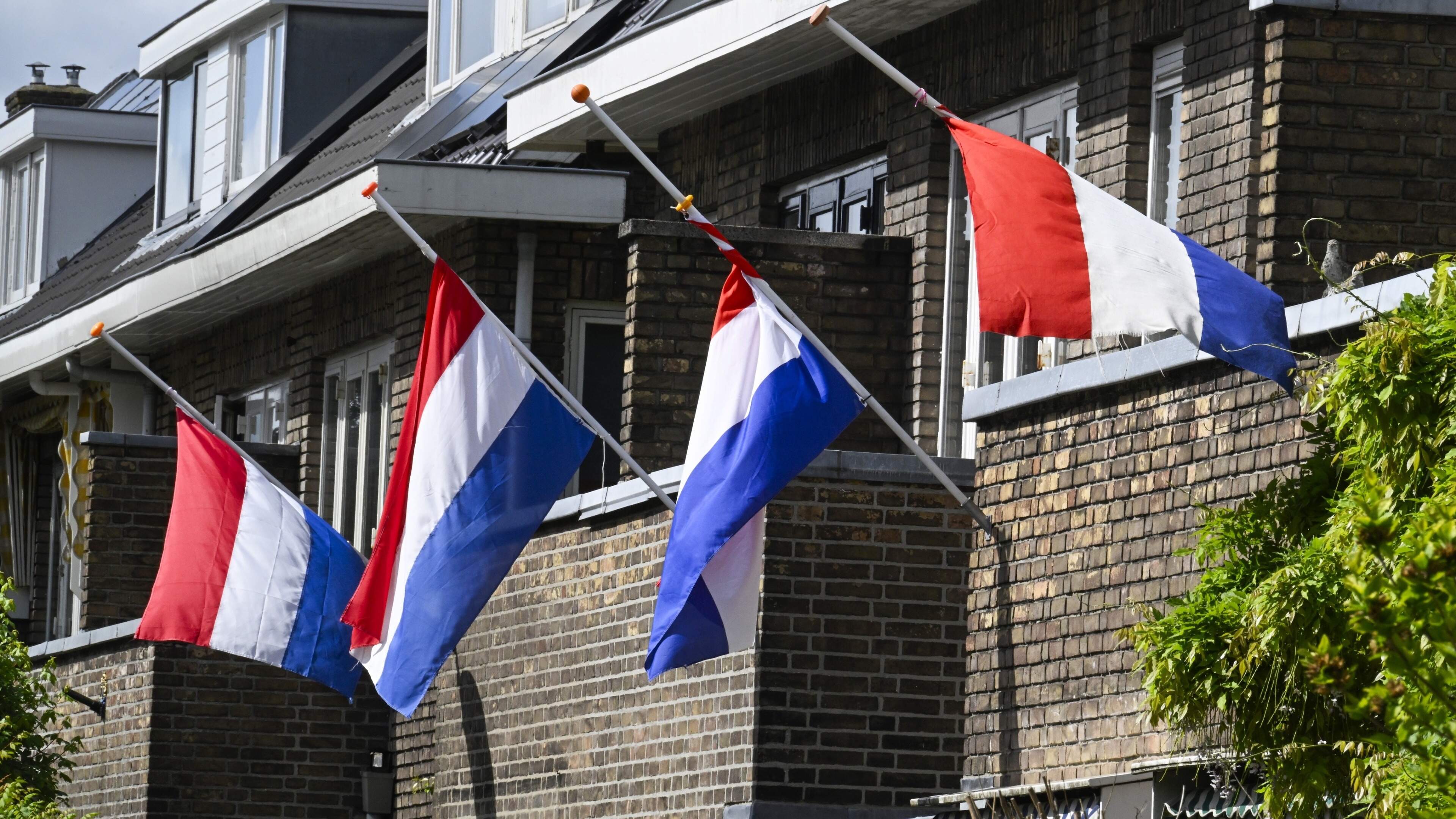 Tradities, regels en gebruiken: hier moet je op letten als de vlag uithangt op 4 en 5 mei