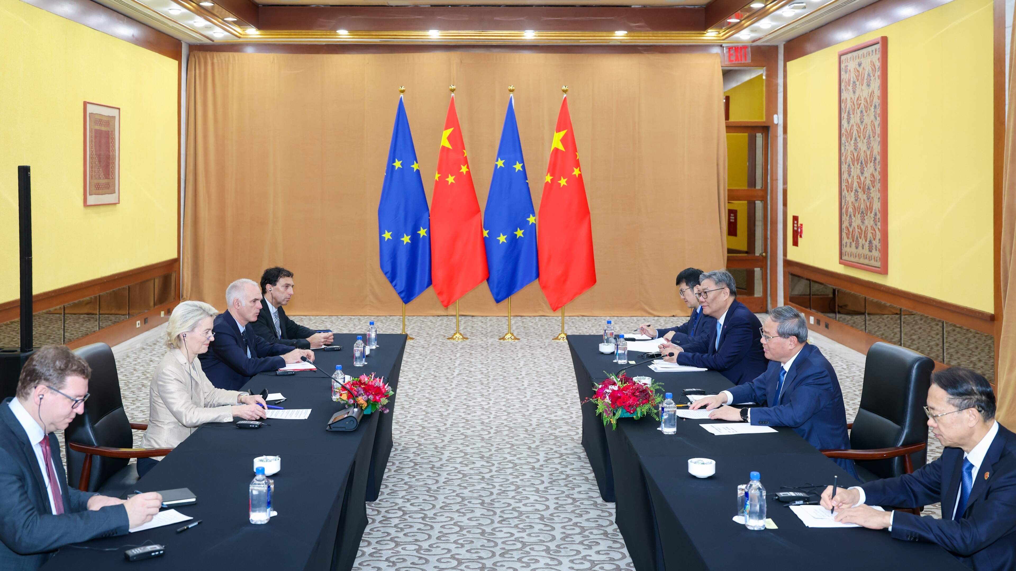 ’Europese Commissie wil bedrijven helpen om afhankelijkheid van China af te bouwen’