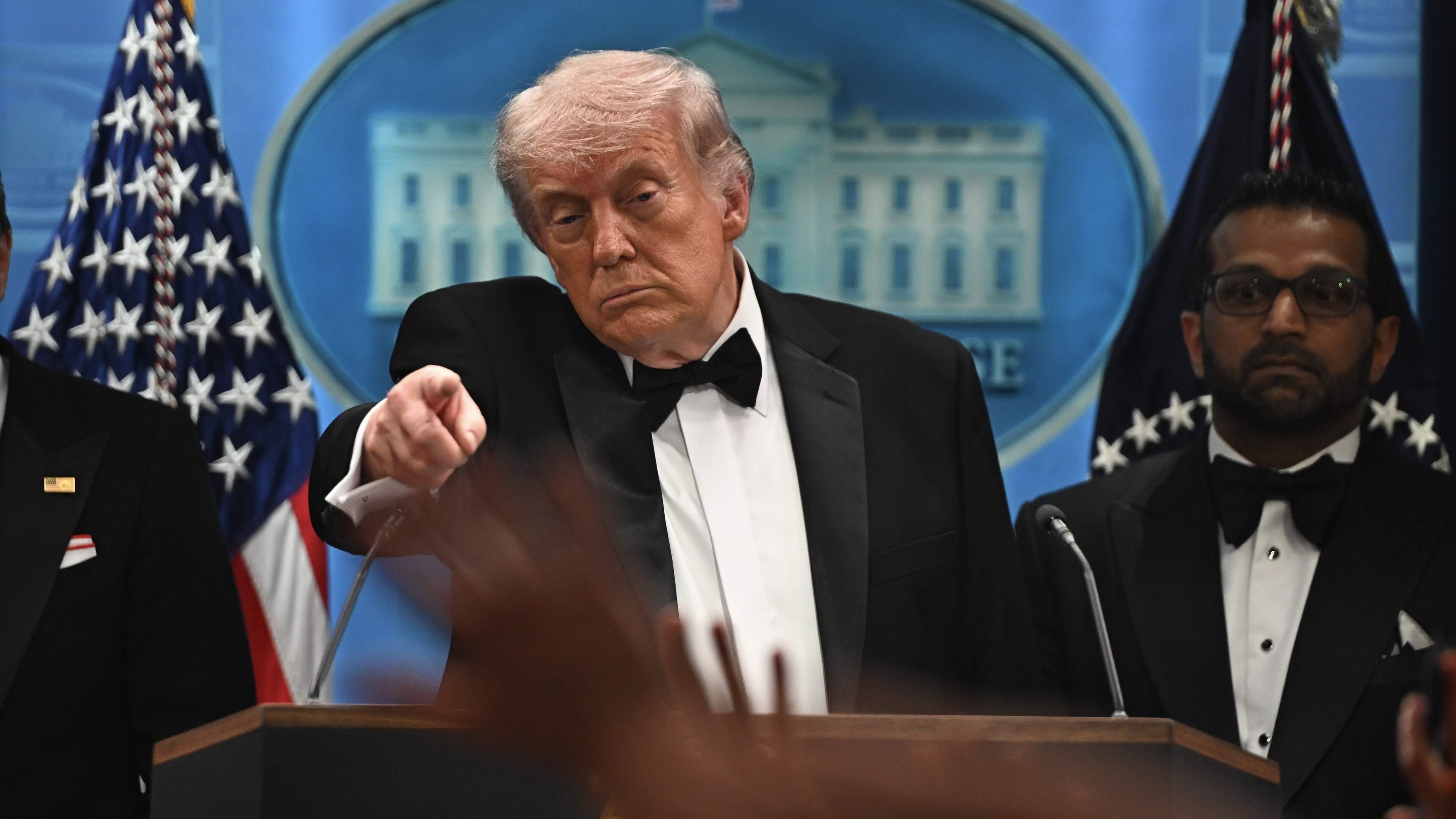 LIVE | Trump claimt paniek in Iran: ’Ze hebben ons geïnformeerd dat ze op instorten staan’ 