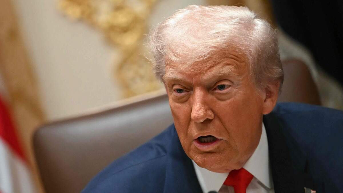 トランプ大統領、『タイム誌』表紙の「史上最悪の写真」に不満「髪の毛が消えた」