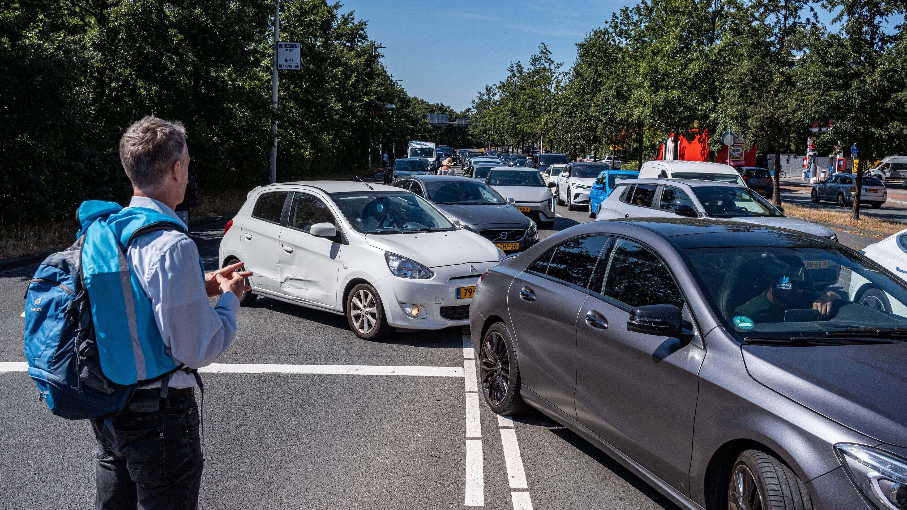 Klimaatactivisten van XR blokkeren A12 in Den Haag
