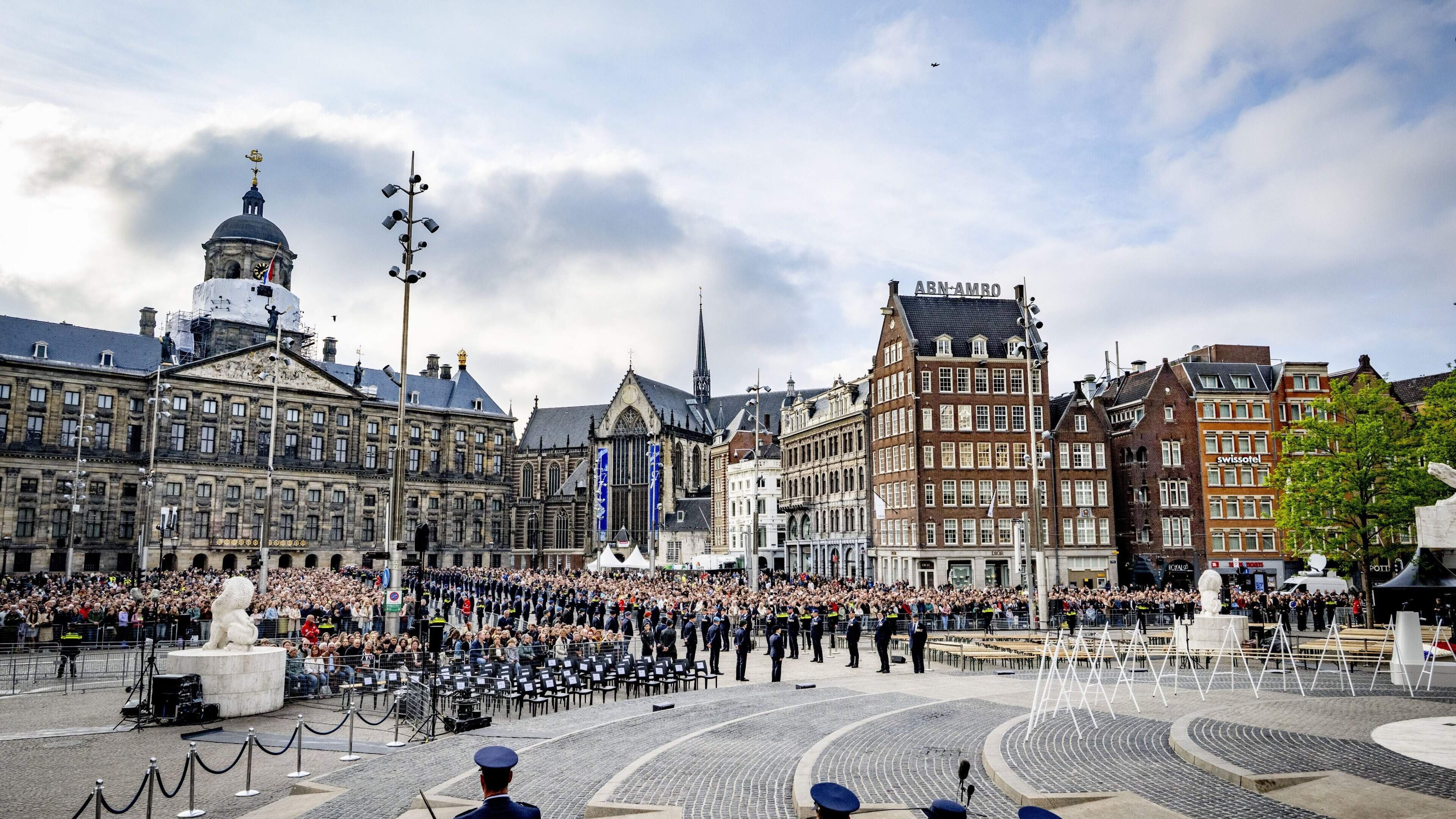 LIVE | Duizenden mensen bij Nationale Dodenherdenking op de Dam: kerkdienst ten einde