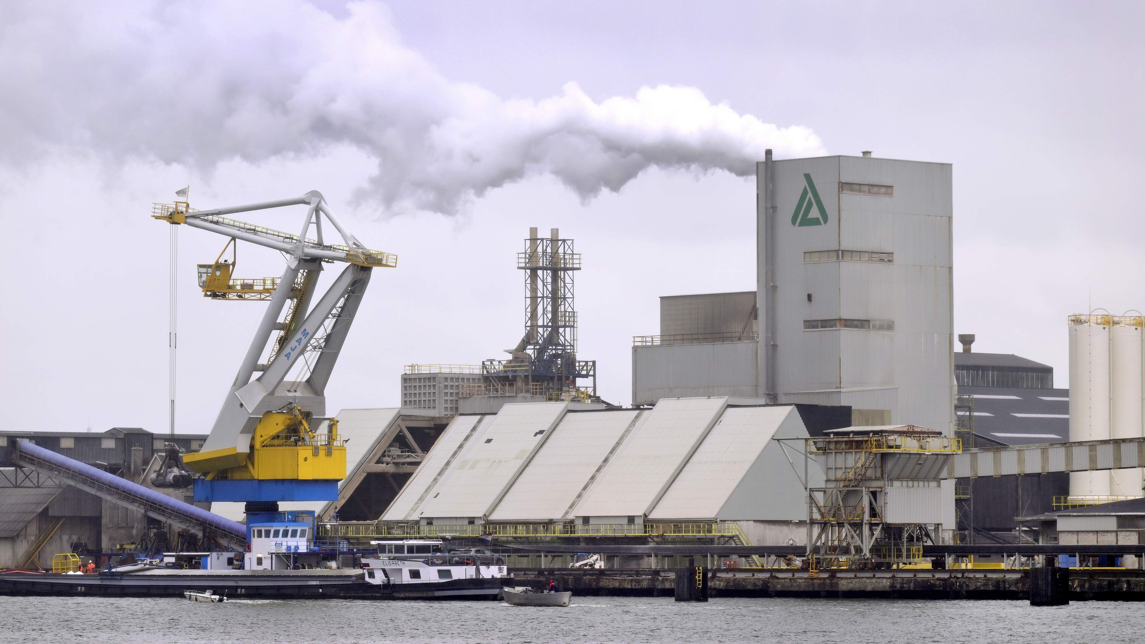 ’Stinkende’ kunstmestfabriek vecht megadwangsom van 1,25 miljoen euro aan: provincie wil ICL dwingen uitstoot aan te pakken