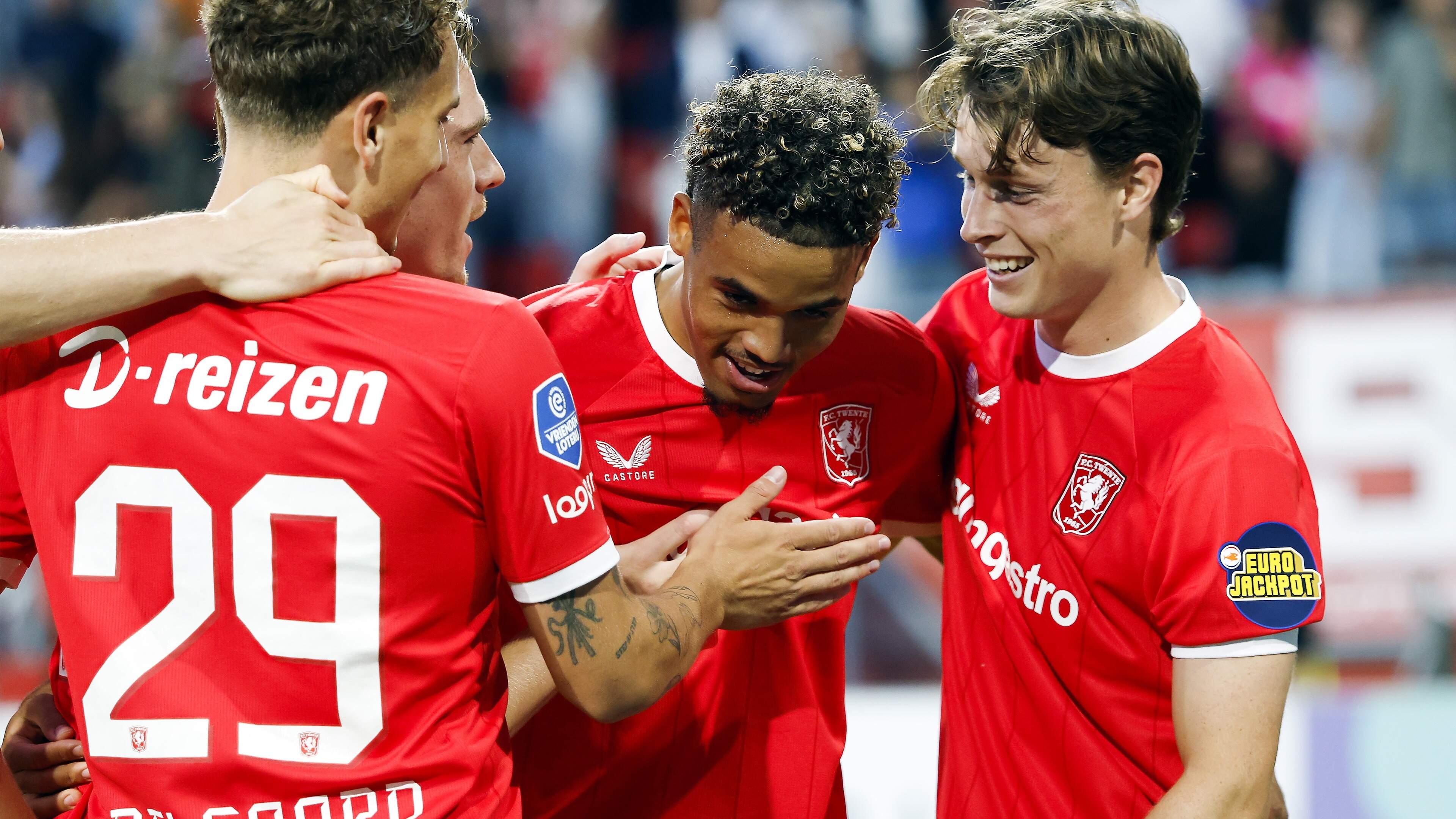FC Twente walst over DAC 1904 heen en heeft ticket voor play-offronde Conference League voor het grijpen