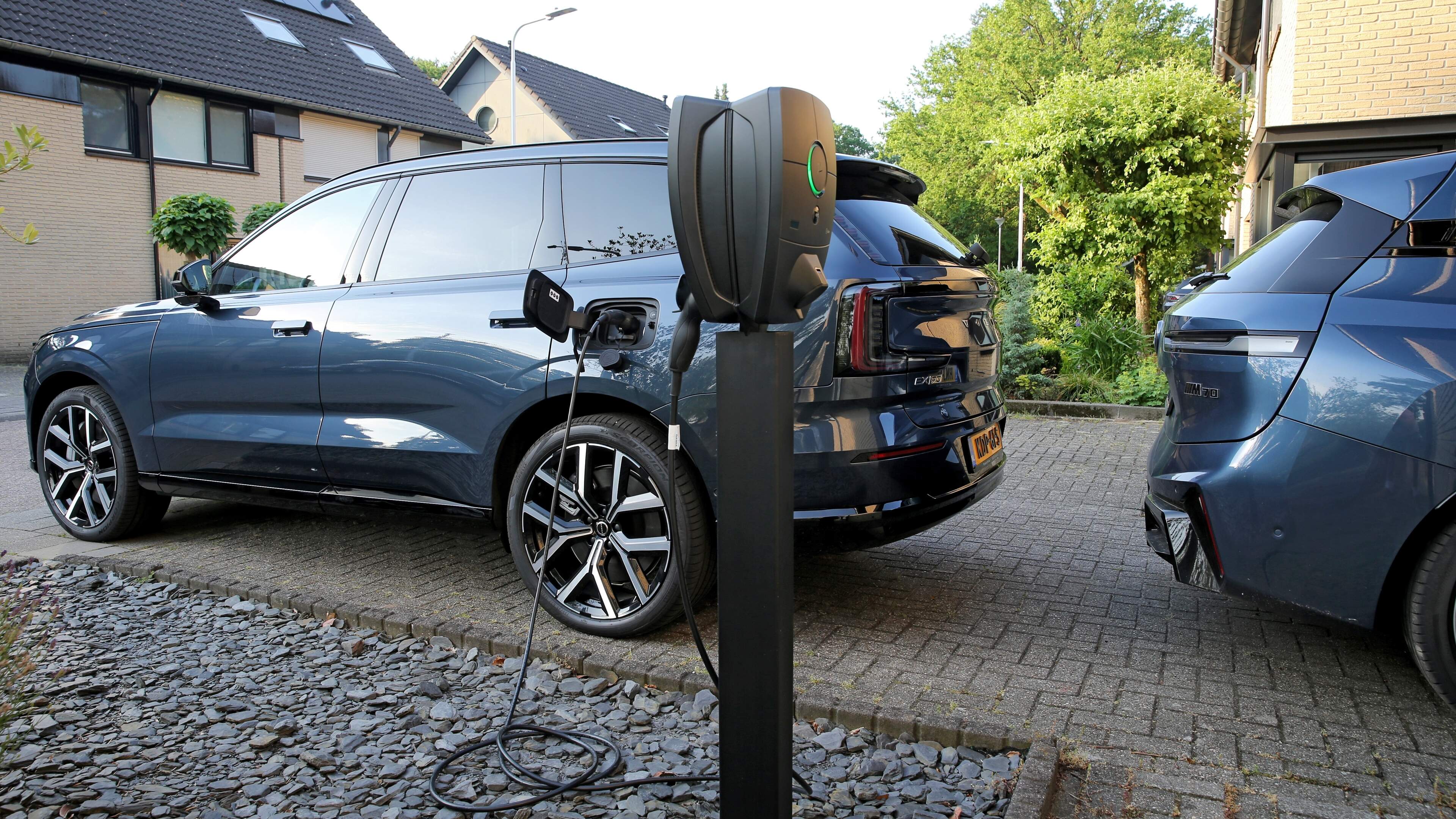 Miljoenen huishoudens kunnen elektrische auto niet optimaal laden door gebrekkige stroomaansluiting