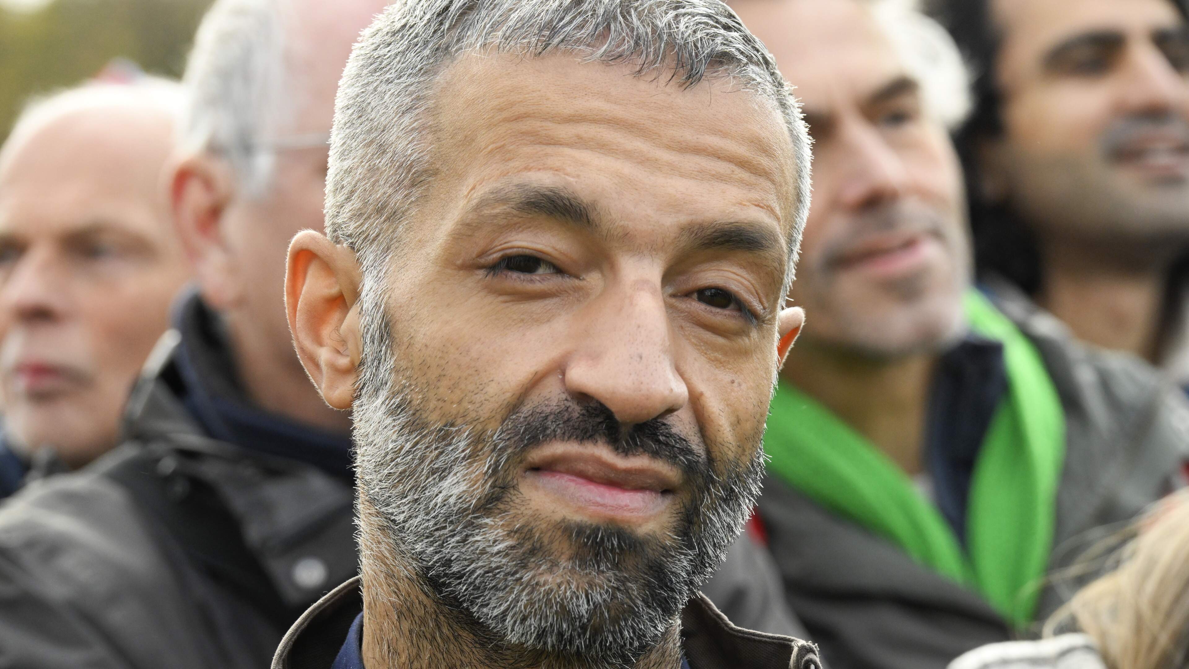 Bij1-politicus Tofik Dibi onvindbaar: deurwaarder zoekt hem voor schuld bij woningverhuurder