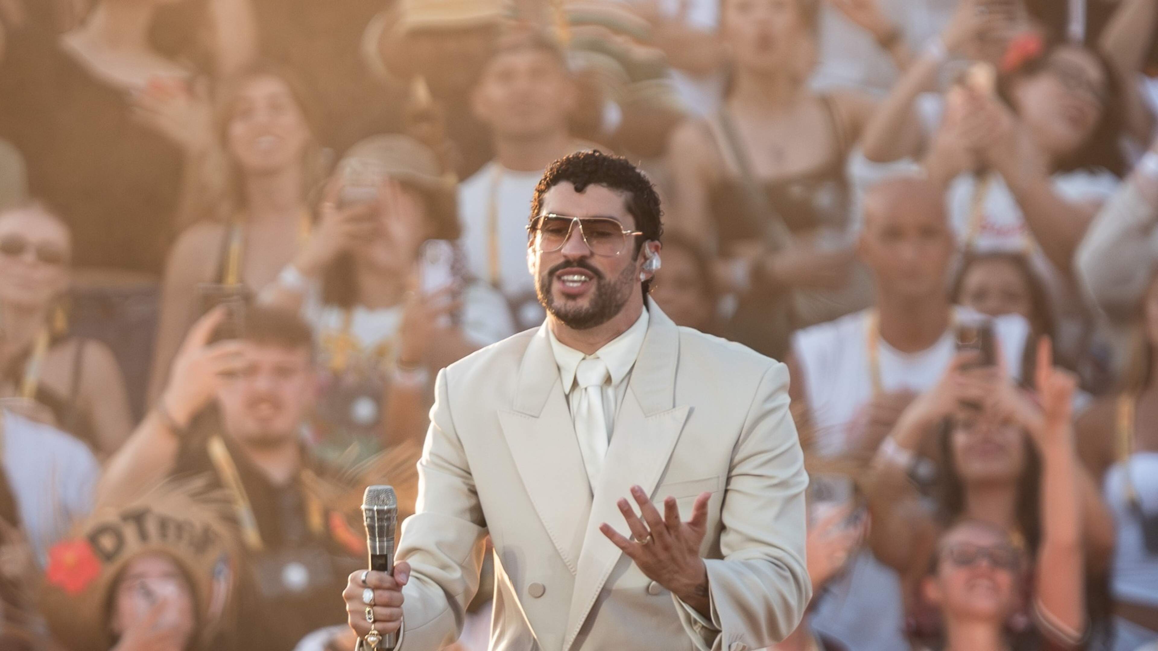 Bad Bunny haalt door noodweer vroegtijdig gestopte show in Milaan niet meer in